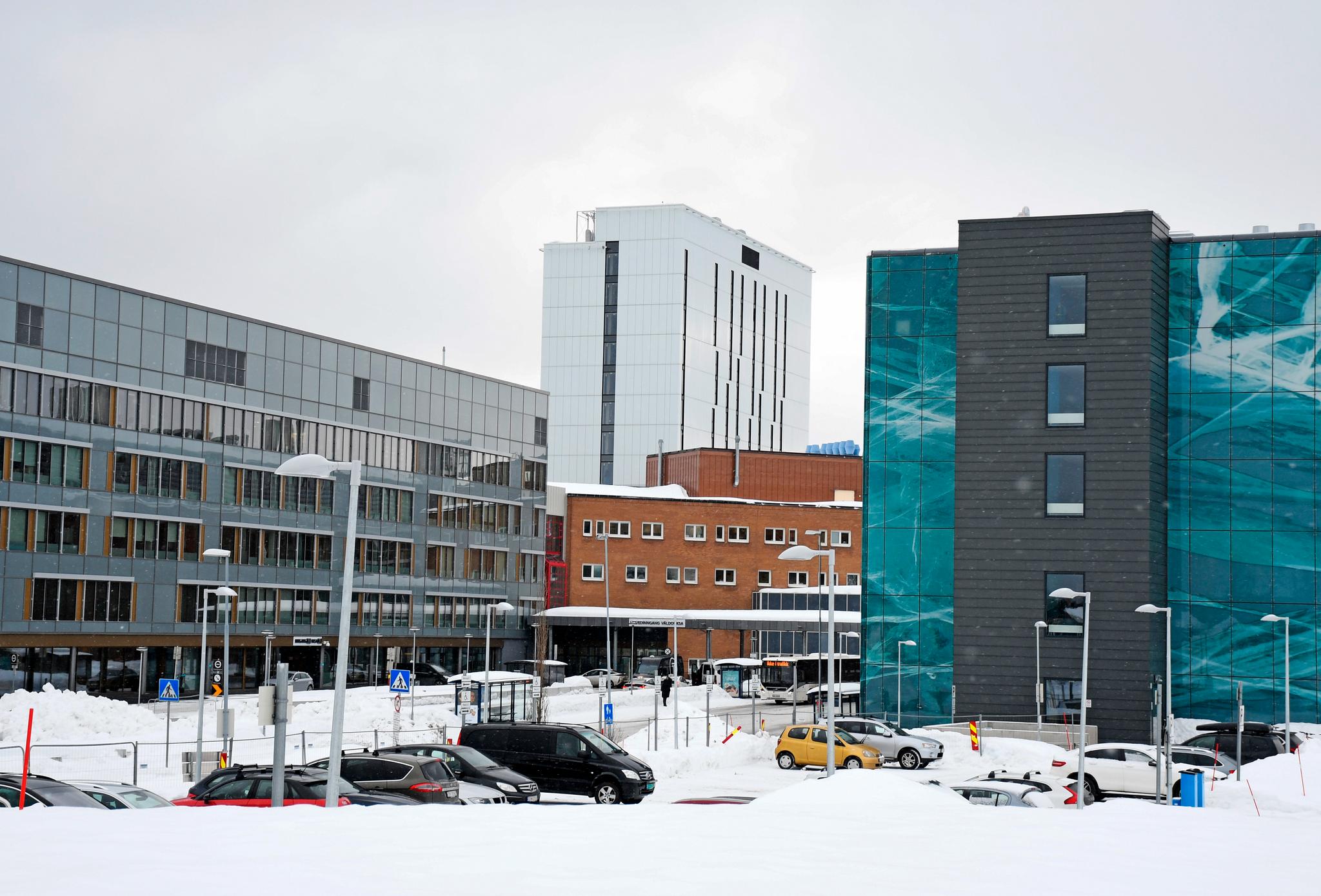 En ansatt ved Universitetssykehuset i Nord-Norge (UNN) har testet positivt for covid-19 etter bruk av falsk åndedrettsmaske. 