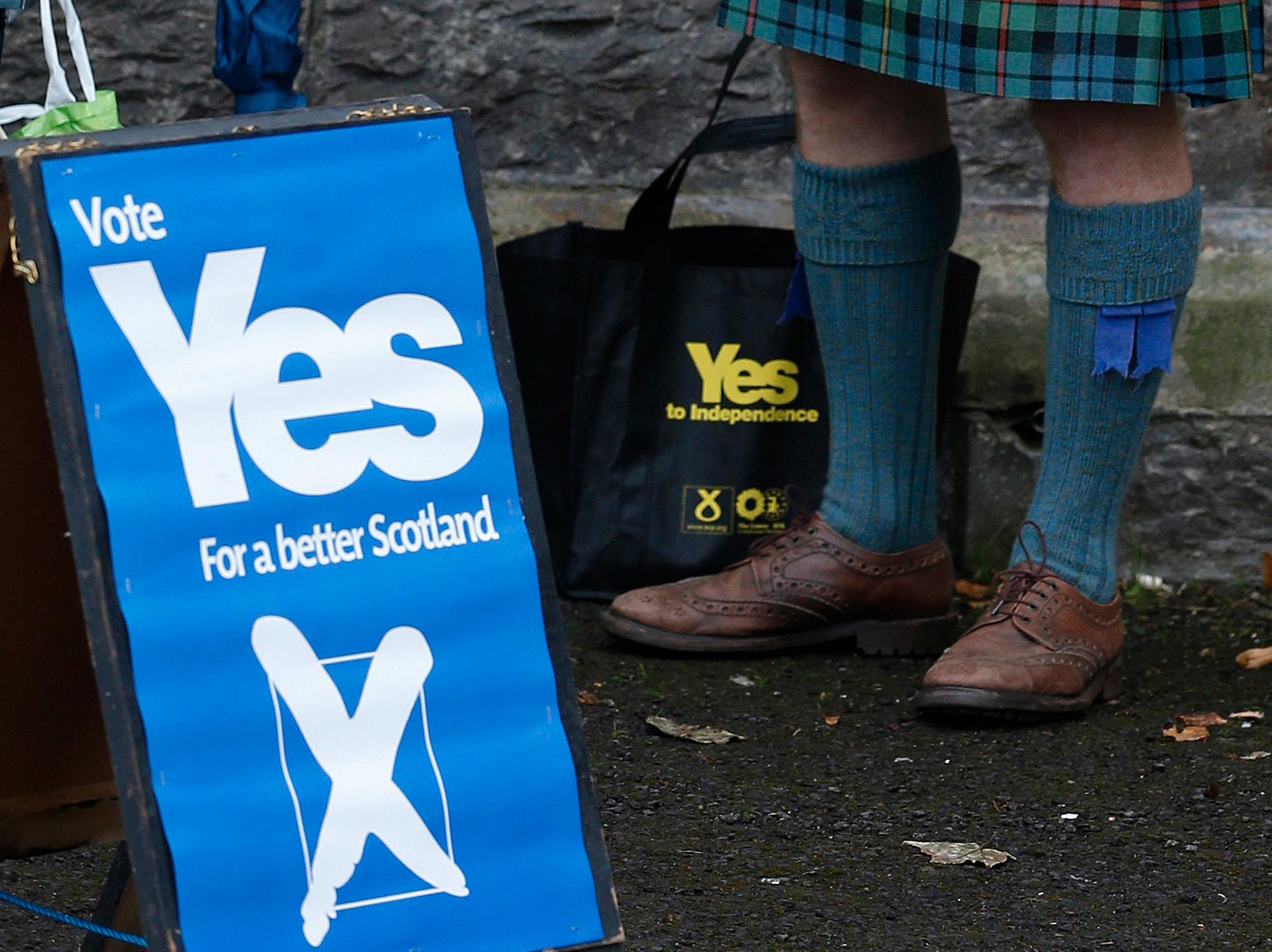 I motsetning til i Catalonia, foregikk folkeavstemningen om skotsk uavhengighet i 2014 med myndighetenes velsignelse. Det endte med at 55,3 prosent stemte nei til å forlate Storbritannia.