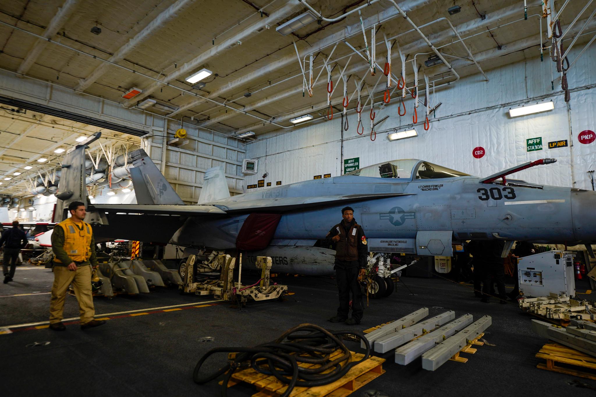 USS Gerald R. Ford kan lagre kampfly i hangarer under dekk. 