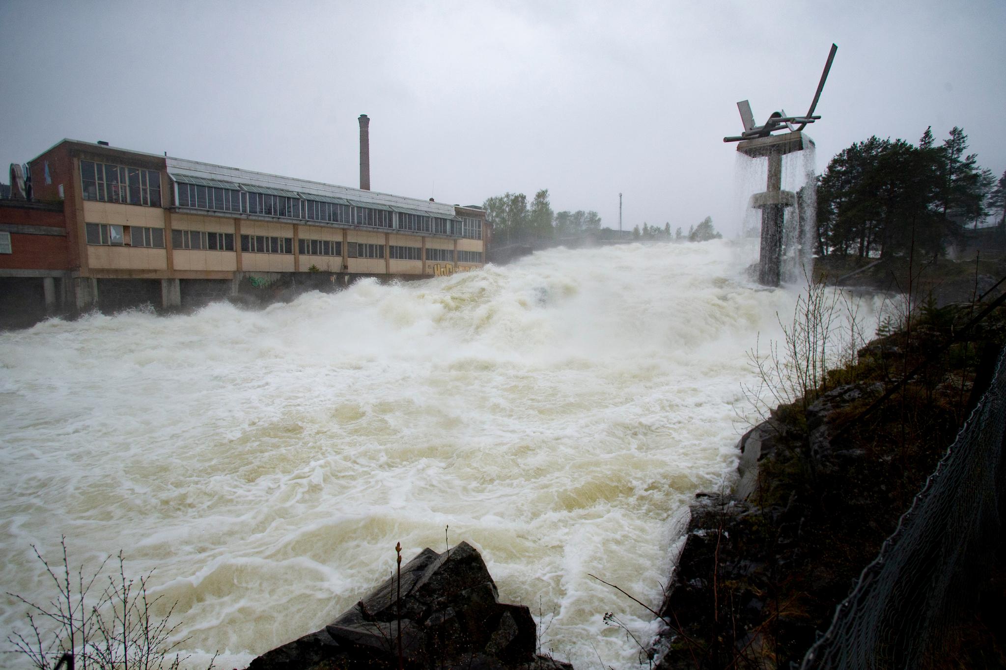 Store vannmengder i Hønefoss fredag formiddag 
