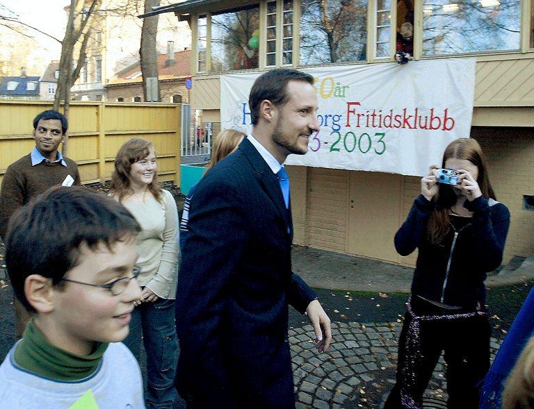 Fritidsklubbene har vært regnet for å ha ha en positiv effekt. Kronprins Haakon besøkte Hammersborg Fritidsklubb - Norges eldste - under 50-årsjubileumet.