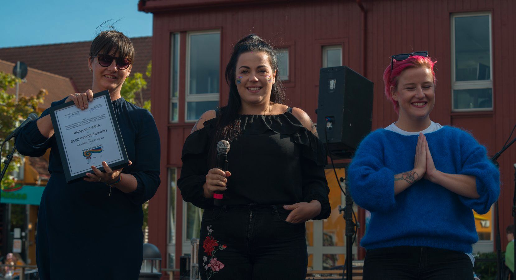 Kaisa Agusta Hansen og Mirjam Storm (t.v.) står bak den skamløse podkasten «Vaya Con Vulva», og beskriver seg selv som «unge, høylytte mødre i Kristiansand».