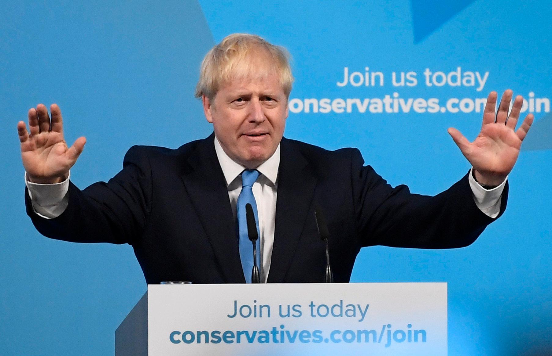 Boris Johnsons vei til toppen har som så mange andre statsministre før ham gått via eliteskolen Eton. Han har også vært borgermester i London og utenriksminister. 