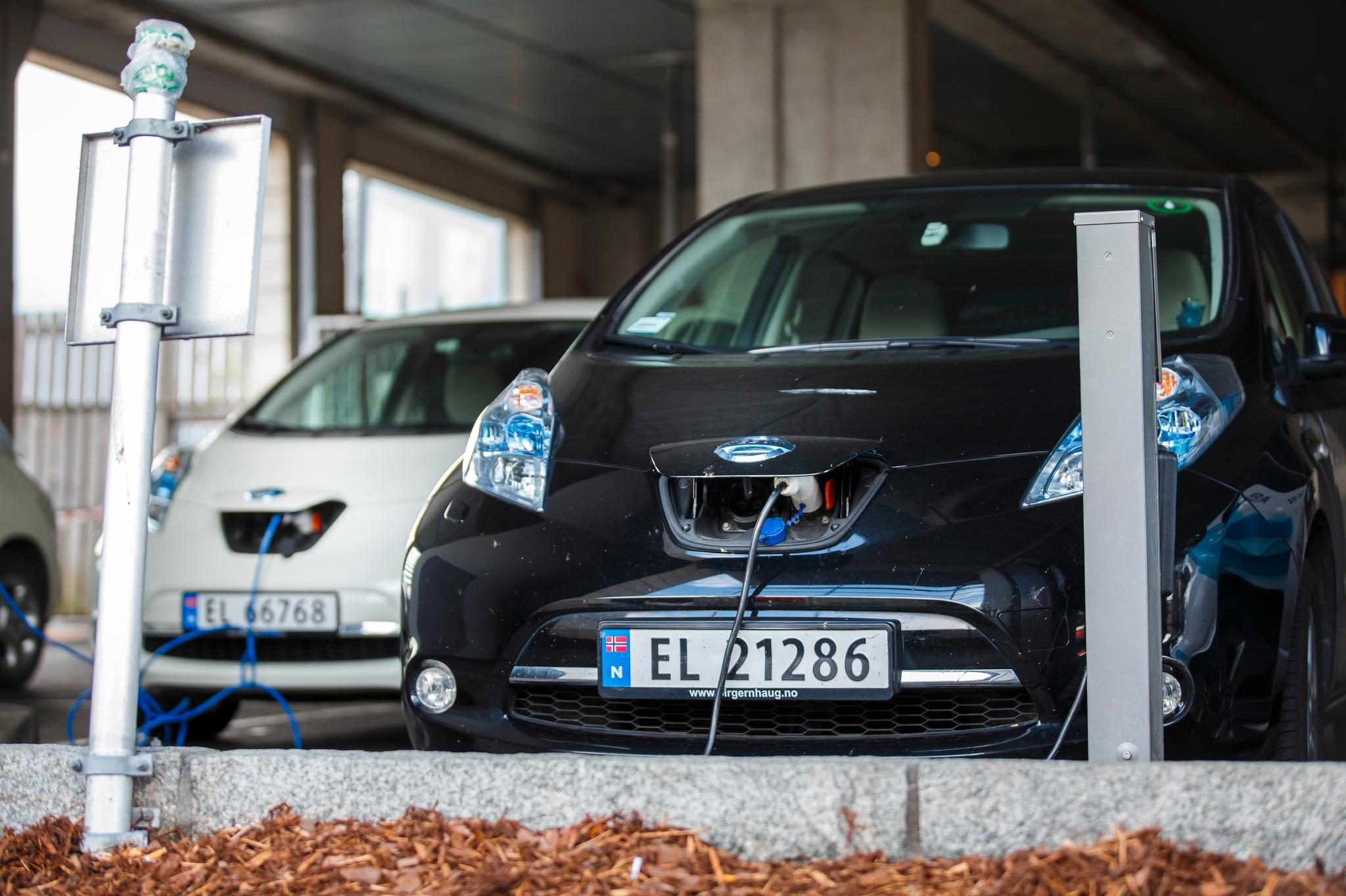 FRA EL TIL EK: Snart ruller de første batteridrevne elbilene ut på norske veier med EK-skilter. 