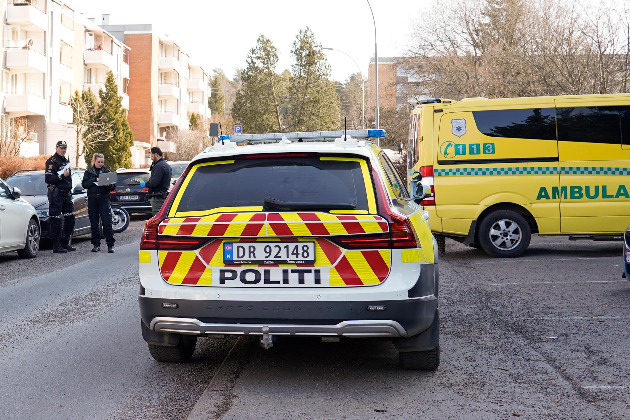Politiet rykket ut til Manglerud i Oslo mandag etter at en kvinne ble funnet død. Kvinnens ektemann er siktet for drap. 