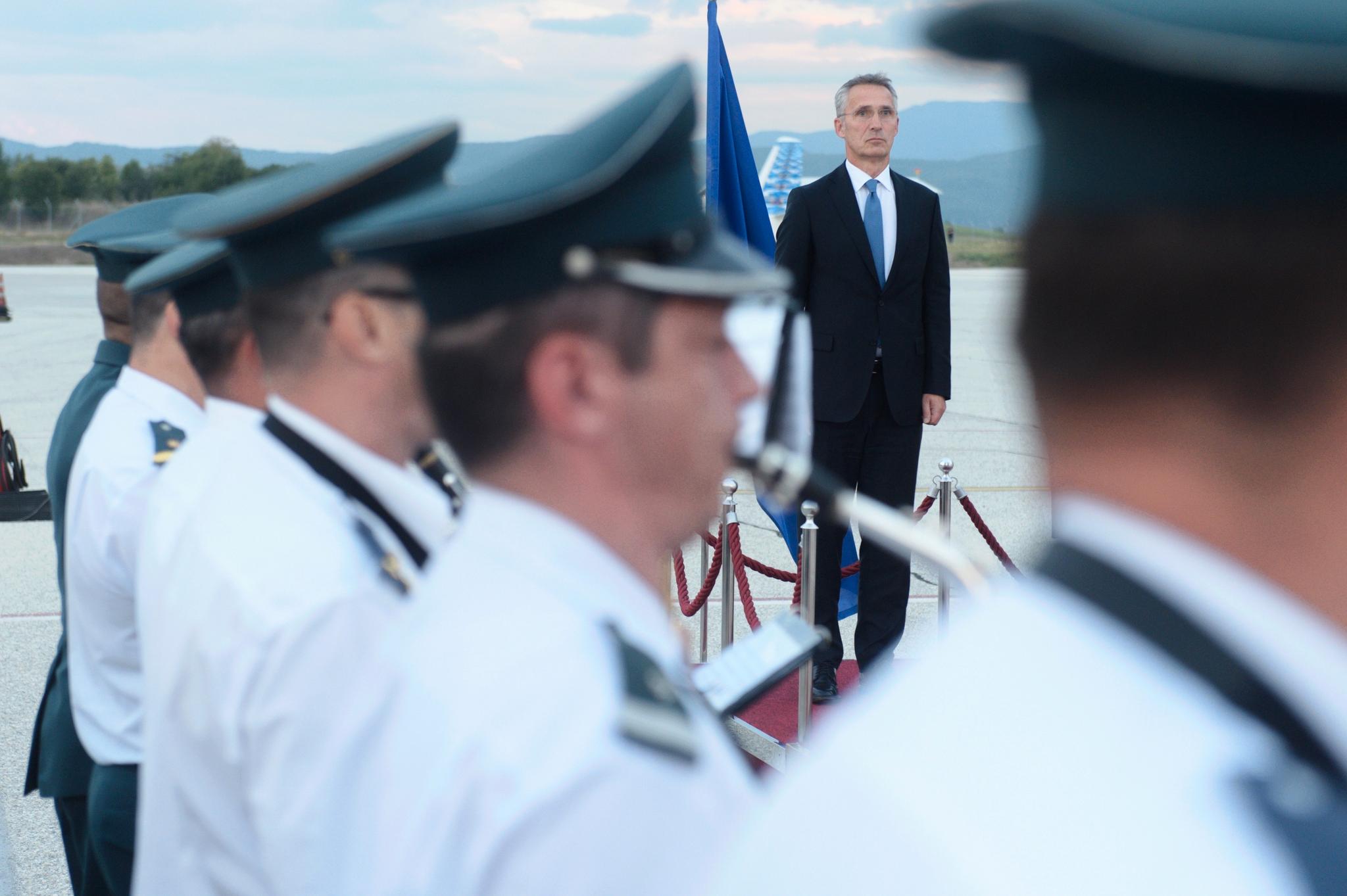 Jens Stoltenberg var statsminister da Norge bombet Libya. Senere ble han generelsekretær i NATO. Her fotografert under et besøk i Skopje 5. september.