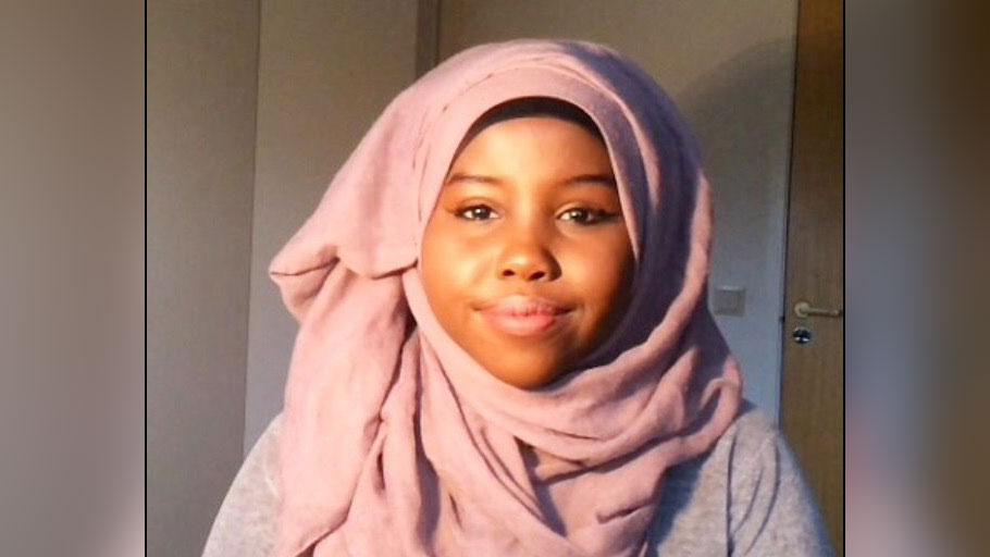  Youtuberen Iqra Ahmed (15), aka QiQi, følte hun måtte gjøre noe da hun så på nyhetene hvor mye de sultet i Somalia - landet hvor foreldrene hennes kommer fra. 