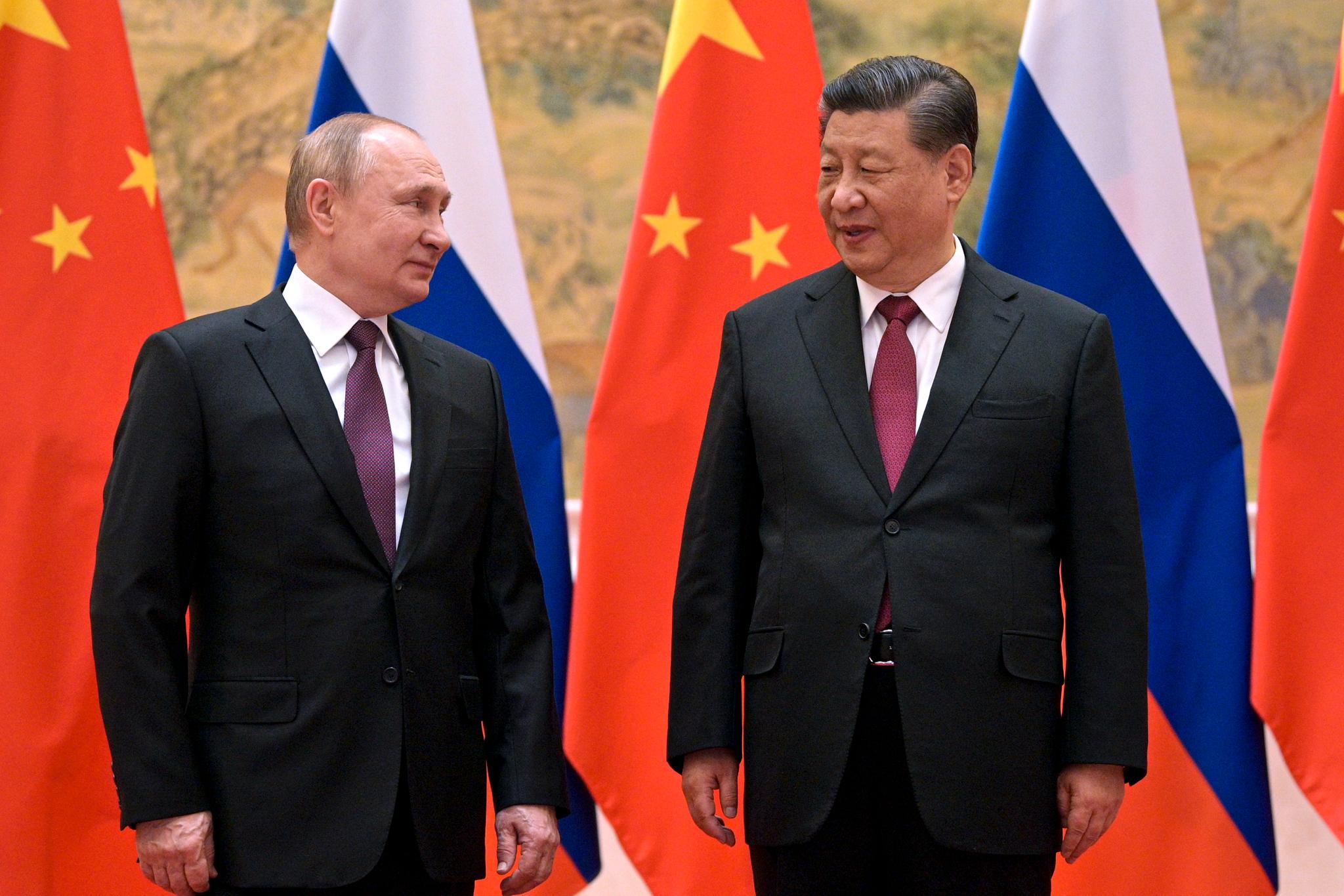Ikke bare presser Kina ned prisene på russisk energi, landet er også i ferd med å overta førersetet i de tidligere sovjetrepublikkene i Sentral-Asia, skriver Erika Fatland. På bildet: presidentene Vladimir Puting og Xi Jinping.