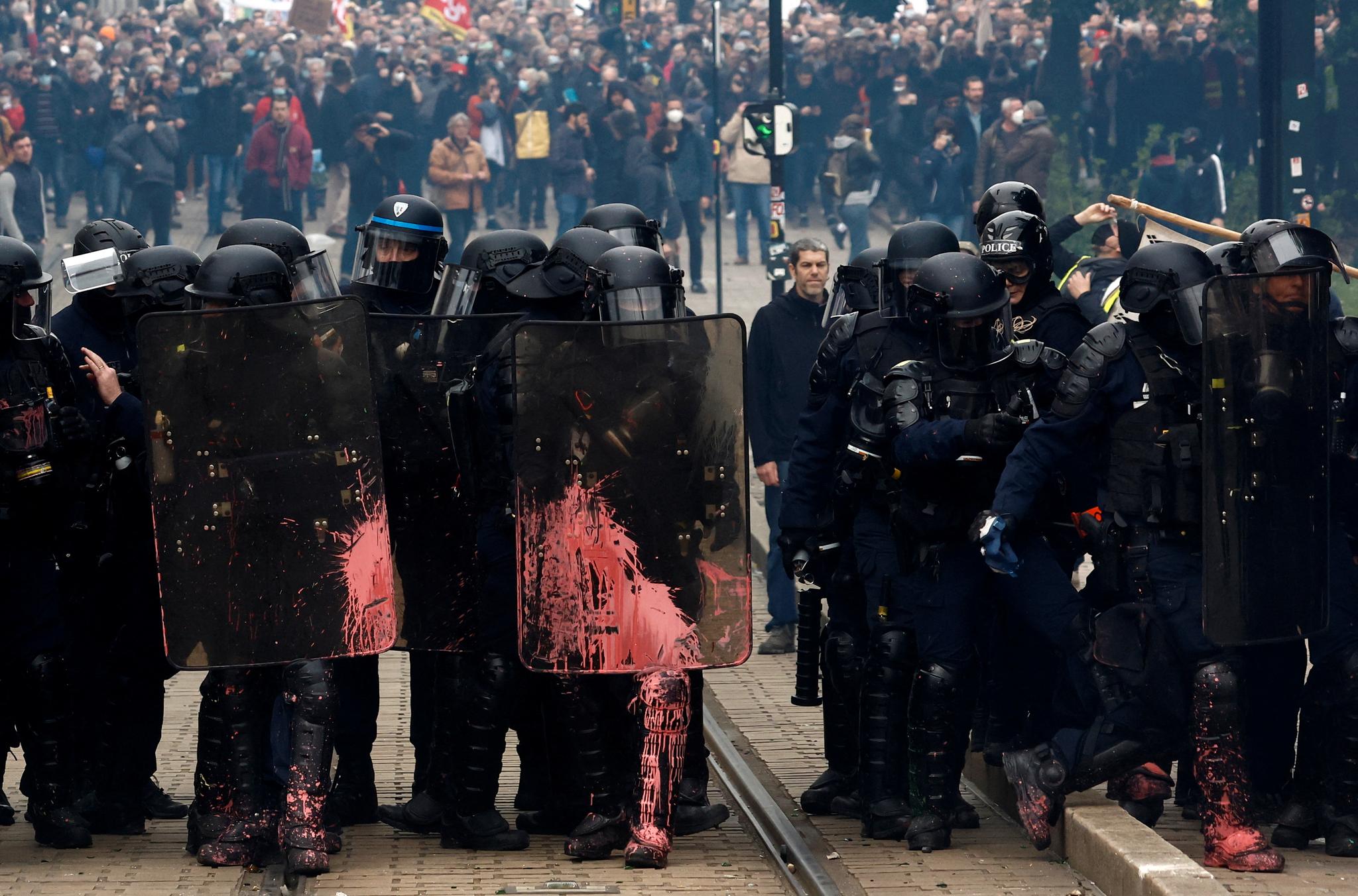 Broken shop windows and arrests.  On Tuesday, France again took to the streets against pension reforms