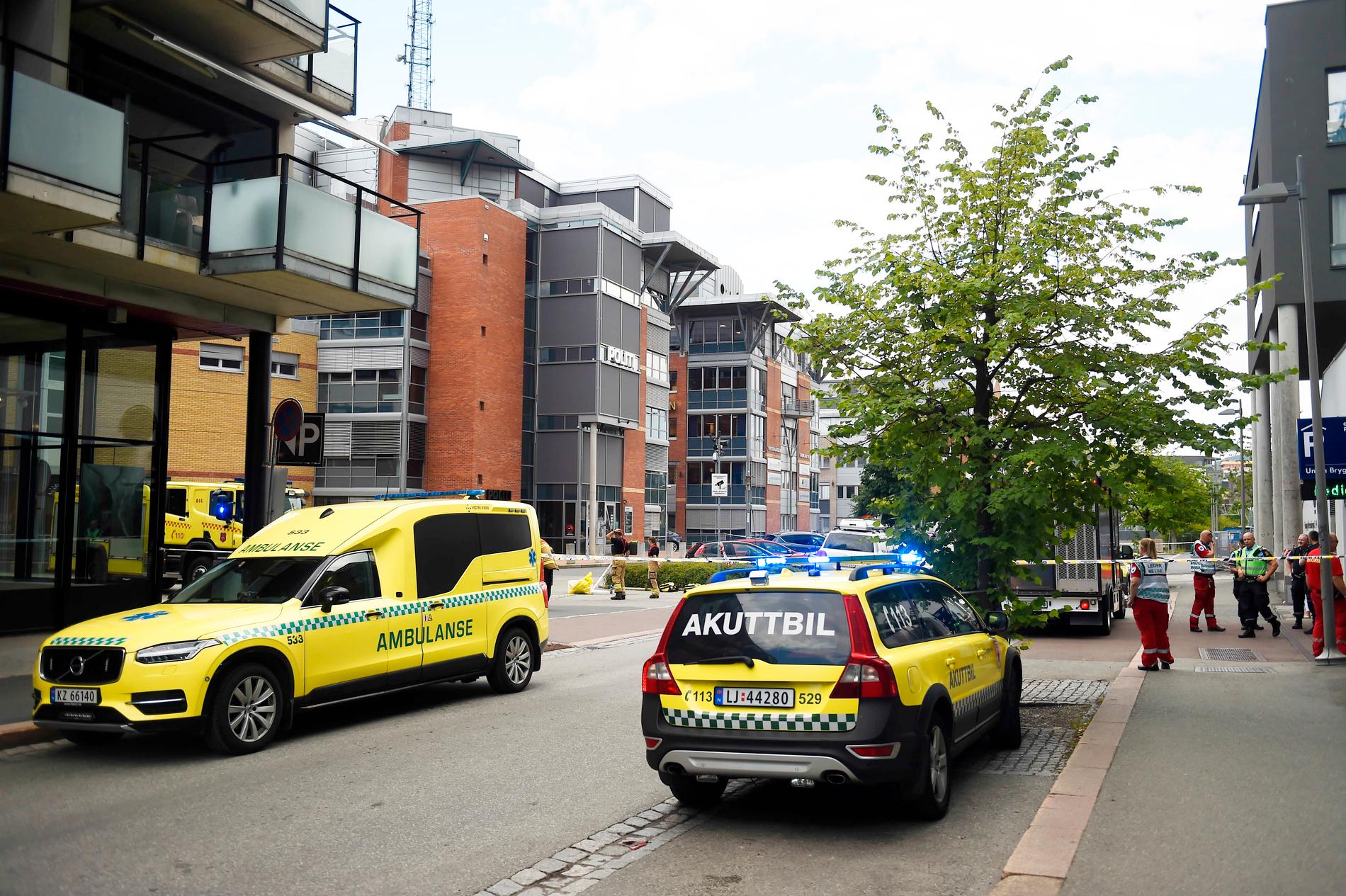 Politihuset i Drammen ble evakuert etter at det ble oppdaget tre mistenkelige konvolutter mandag ettermiddag. 