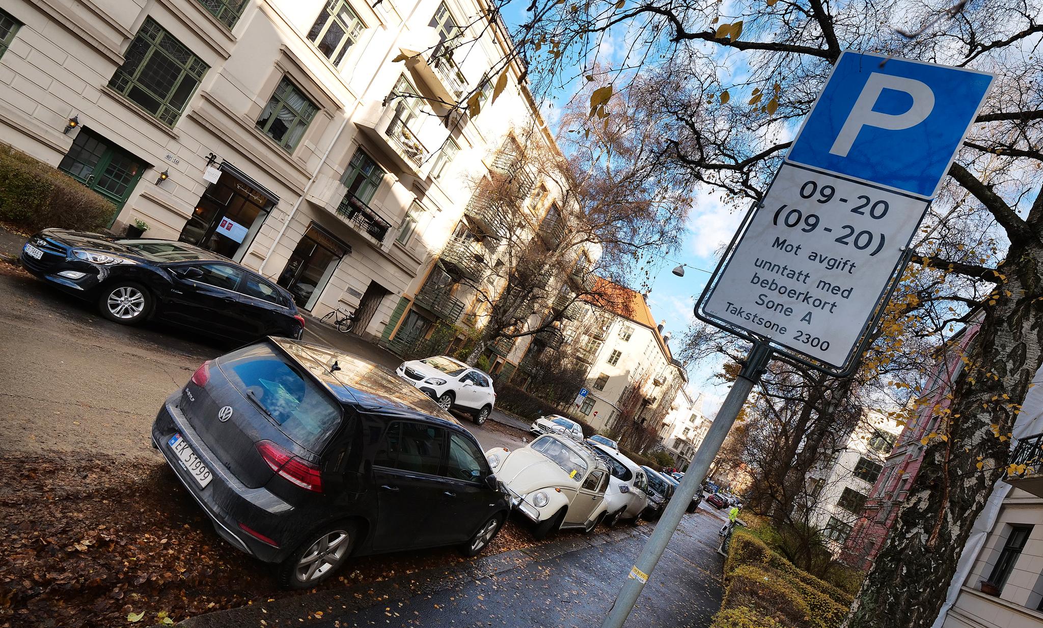 I 2009 kom beboerparkering som en prøveordning i Oslo. Nå blir den permanent. Fra mandag får så å si hele bydel Frogner beboerparkering. Dermed forsvinner 4700 gratis P-plasser.