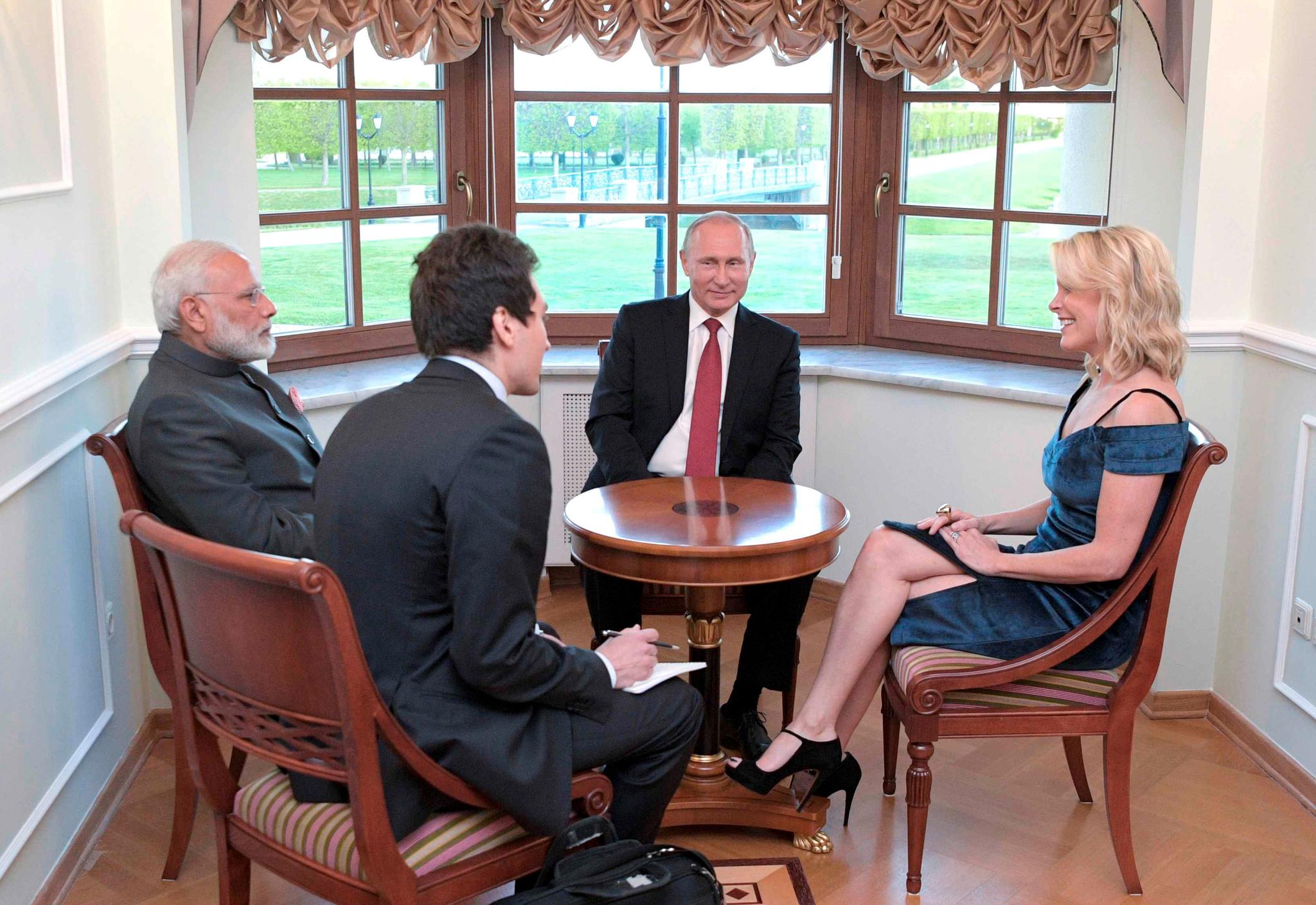Årets journalist-spørsmål: Journalist Megyn Kelly møtte Indias statsminister Narendra Modi (t.v.) og Russlands president Vladimir Putin i St. Petersburg.