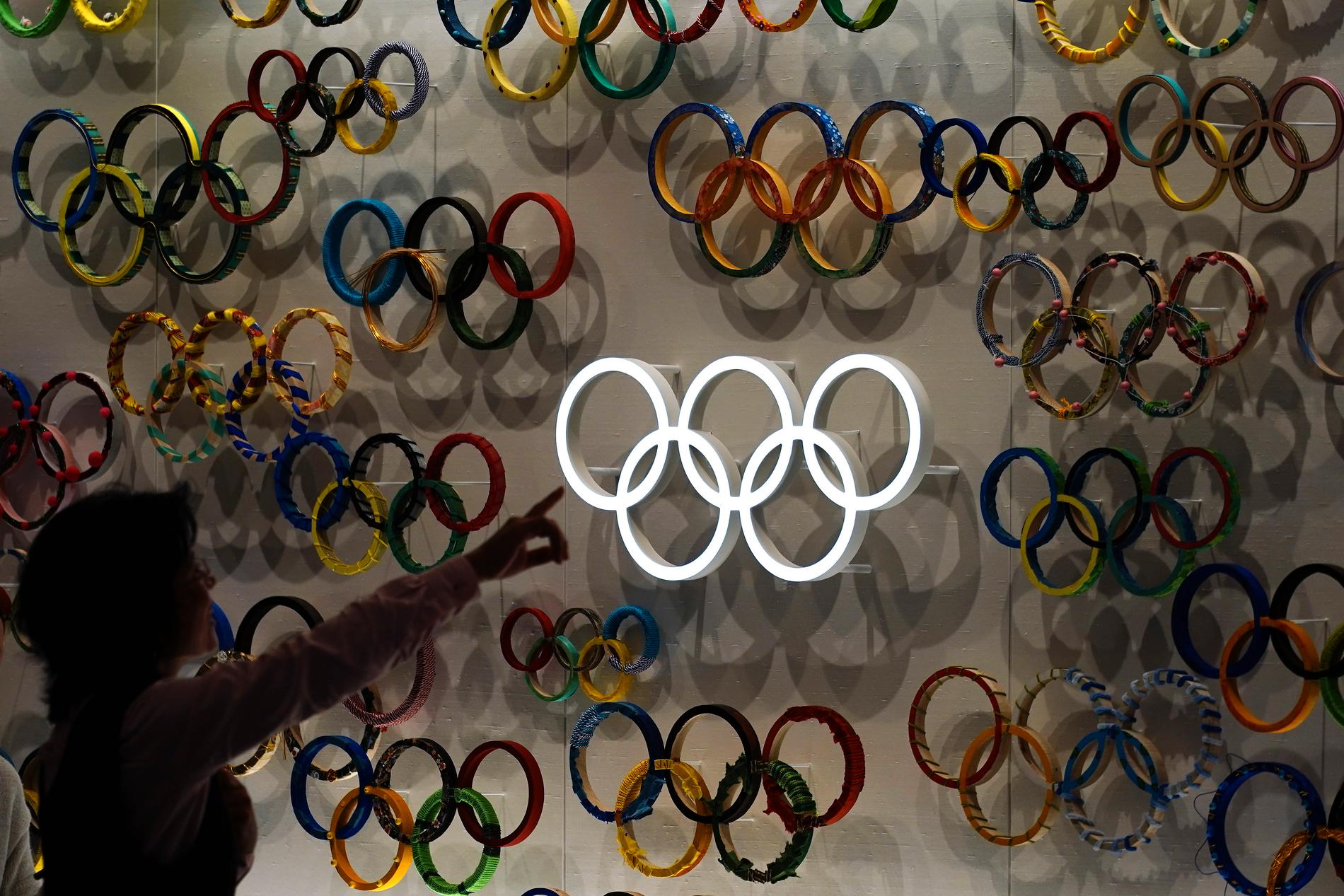 Det koster å arrangere OL. Budsjettet for neste års Tokyo-OL vil koste 12,6 milliarder dollar, ifølge det endelige budsjettet. Bildet er tatt utenfor det japanske olympiske museet i OL-byen. 