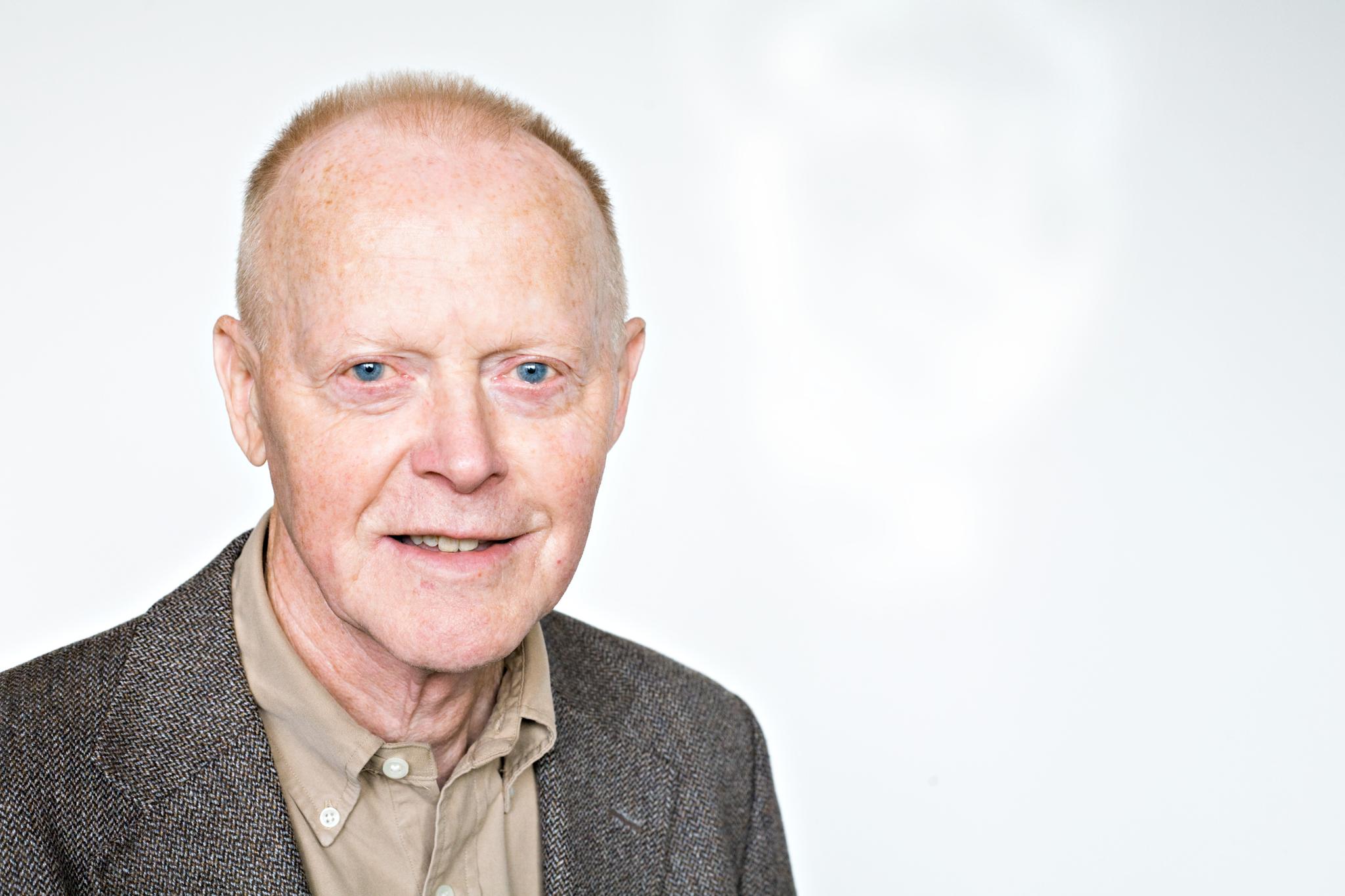 Hans B. Skaset var formann i Norges idrettsforbund fra 1984 til 1990. Fra 1991 til 2000 var han ekspedisjonssjef i idrettsavdelingen i Kulturdepartementet. 