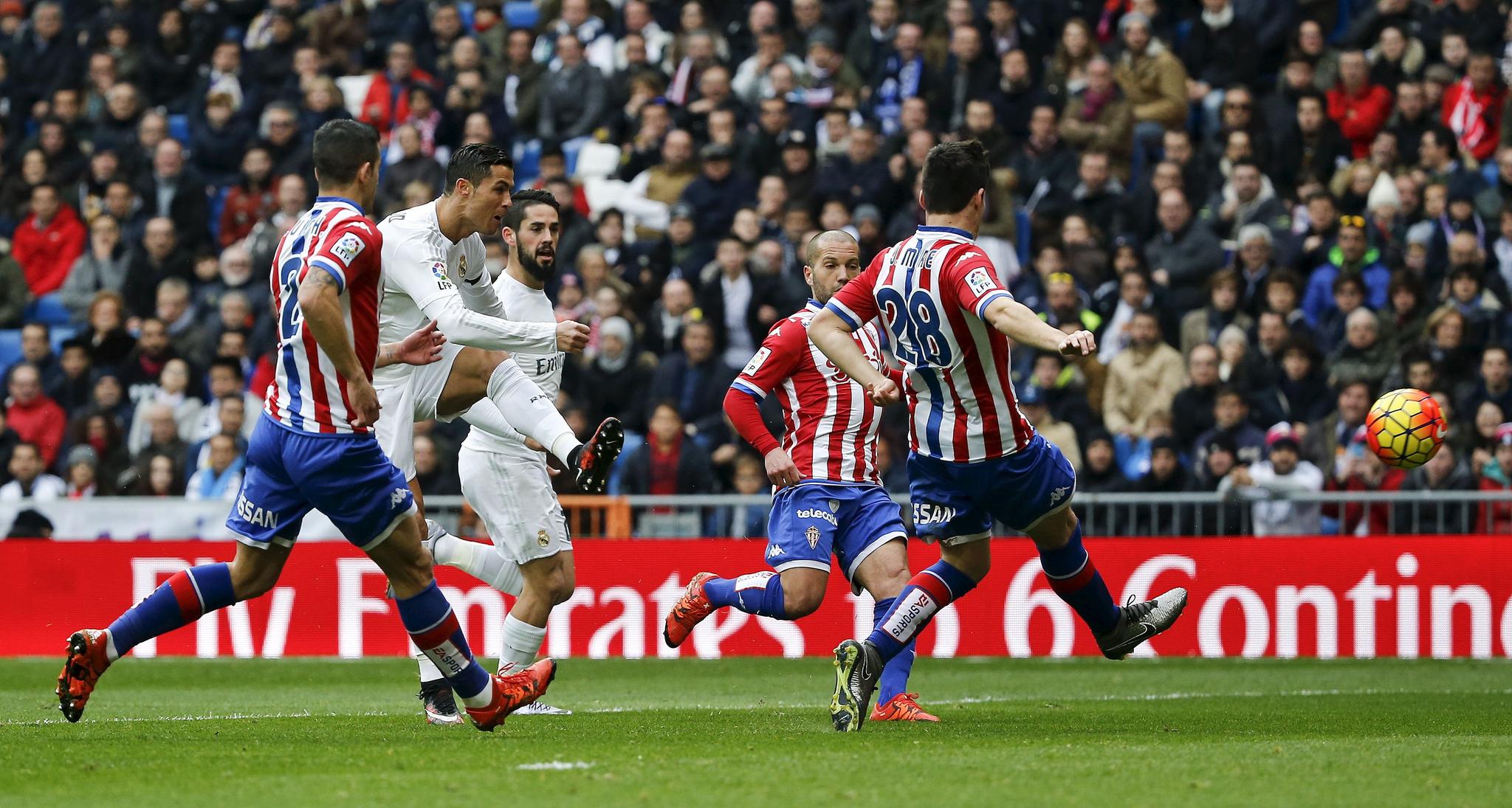 Real Madrid og Cristiano Ronaldo fikk det lekende lett mot Sporting Gijon søndag.