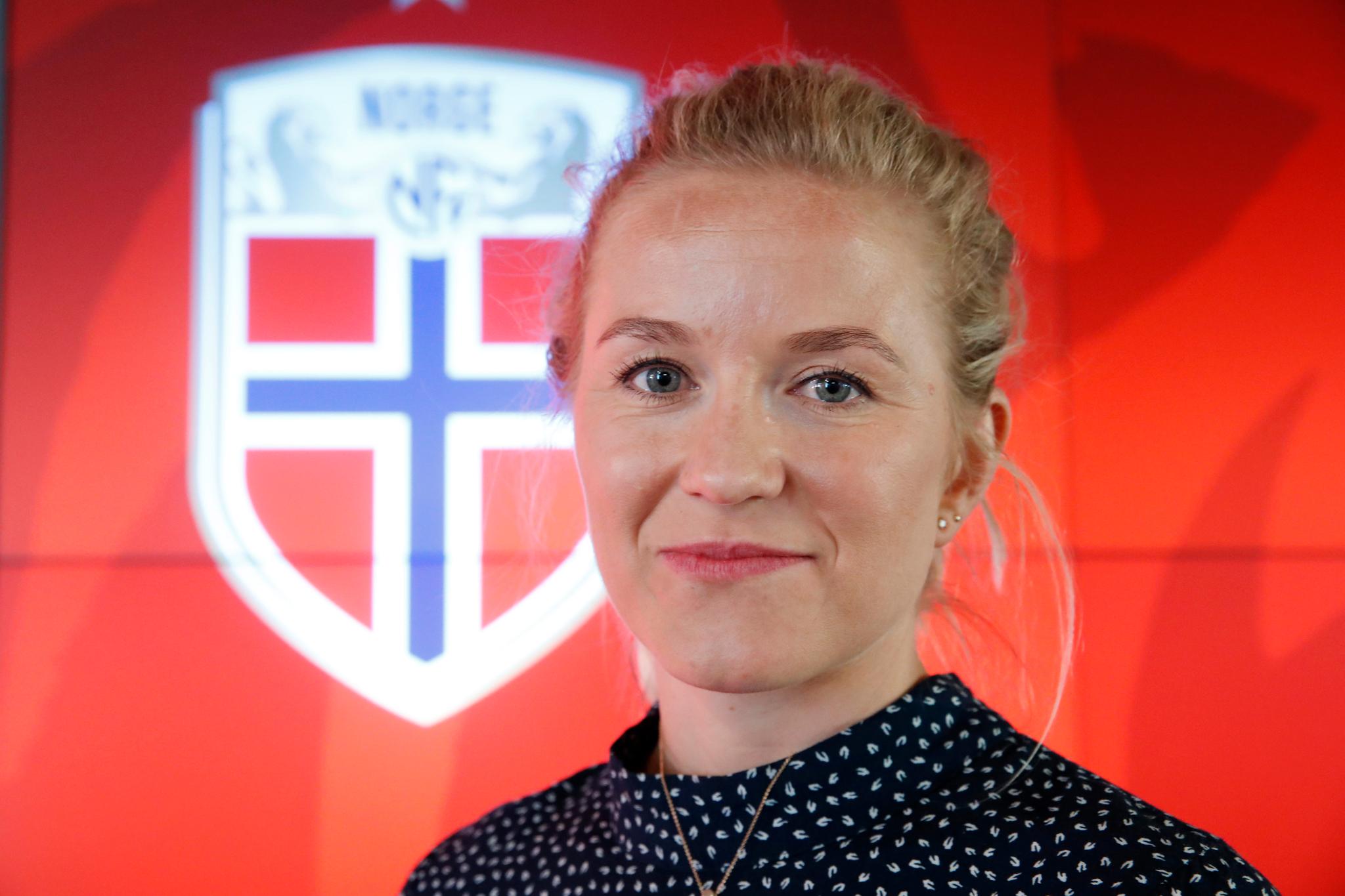 Lene Mykjåland har lagt opp, og hun er nå blant annet fotballekspert for TV 2. 