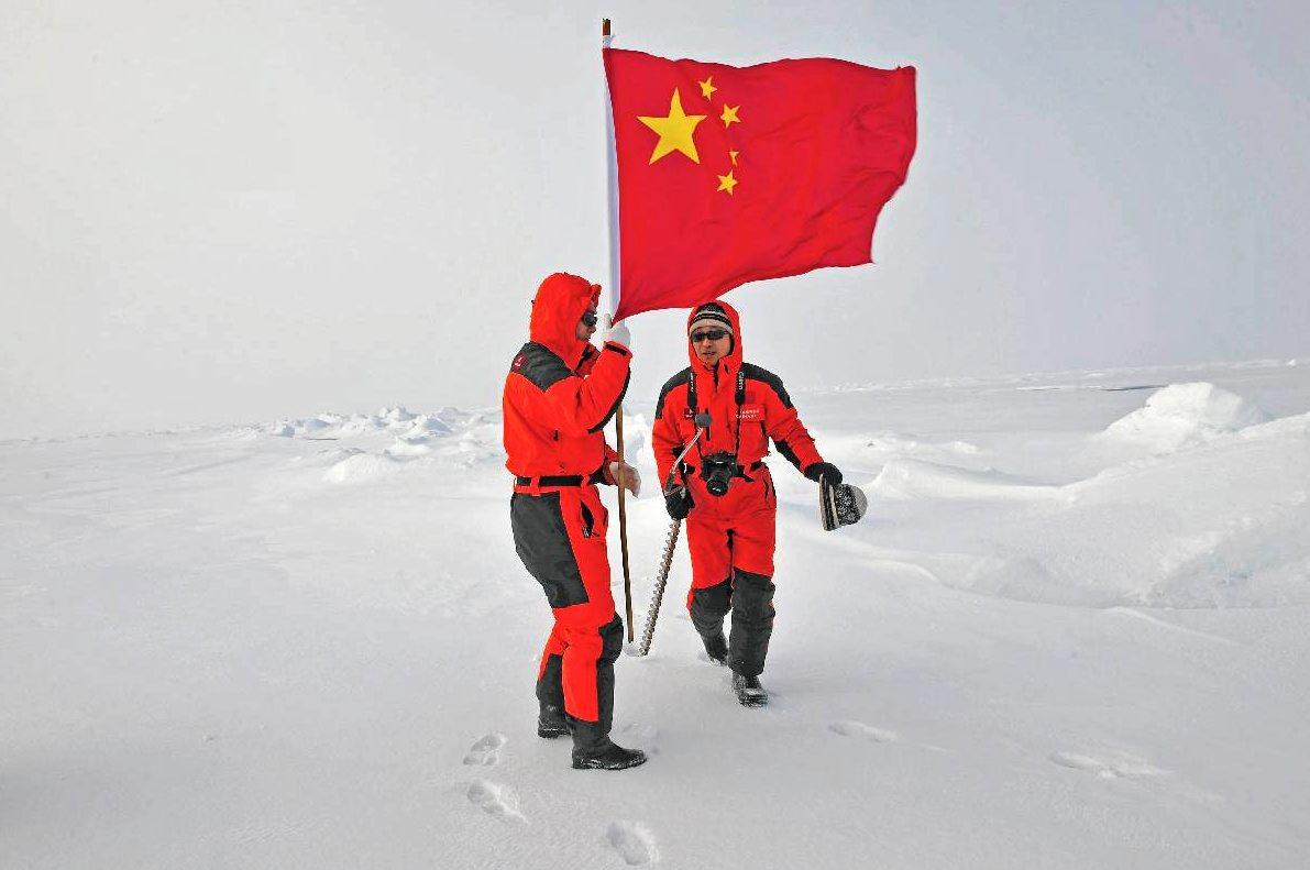 I august 2010 var en kinesisk gruppe på en 15 dagers ekspedisjon i Antarktis. Kina vil gjerne bli permanent observatør i Arktisk Råd, men Norge står i veien.