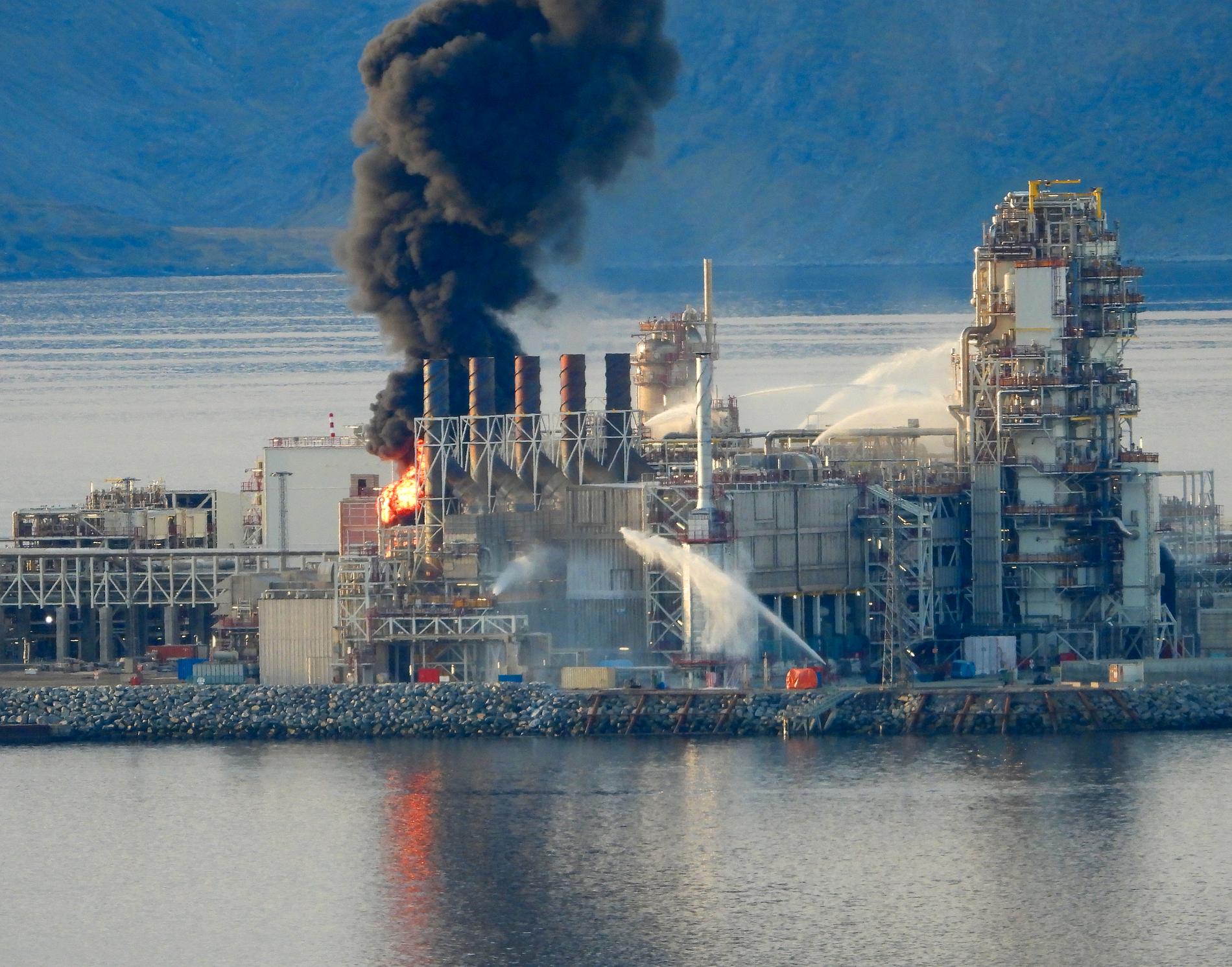 Equinors anlegg for flytende naturgass (LNG) på Melkøya i Hammerfest har vært stengt siden brannen i september 2020, men åpner 17. mai. Anlegget er et av Norges største utslippspunkter, og har i perioder hatt utslipp på opp mot 0,9 millioner tonn per år.
