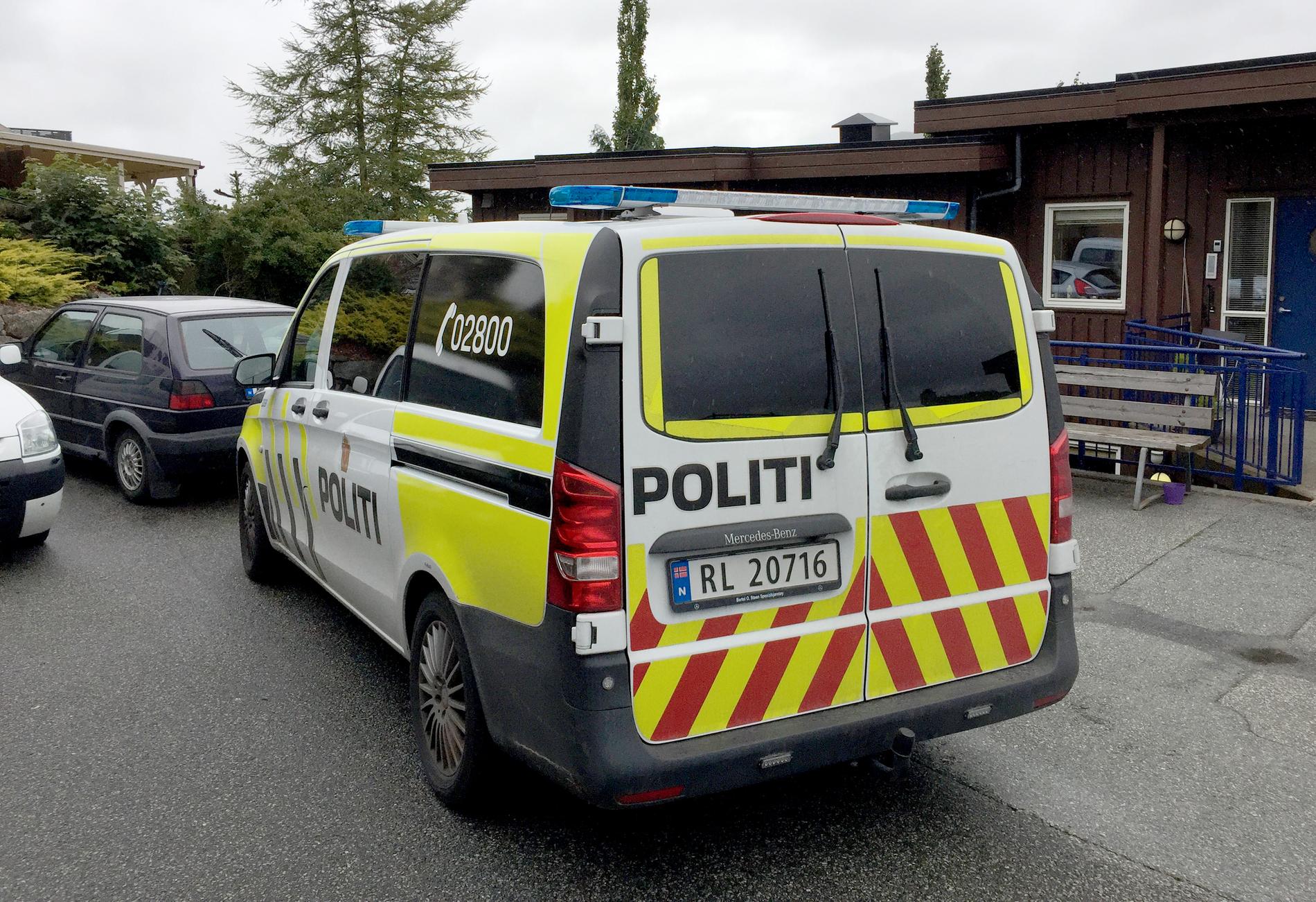 Politibil ved stedet der det er funnet en død person i Ålgård i Rogaland. Politiet anser dødsfallet som mistenkelig. Foto: Eugen Hammer / Gjesdalbuen / NTB scanpix.