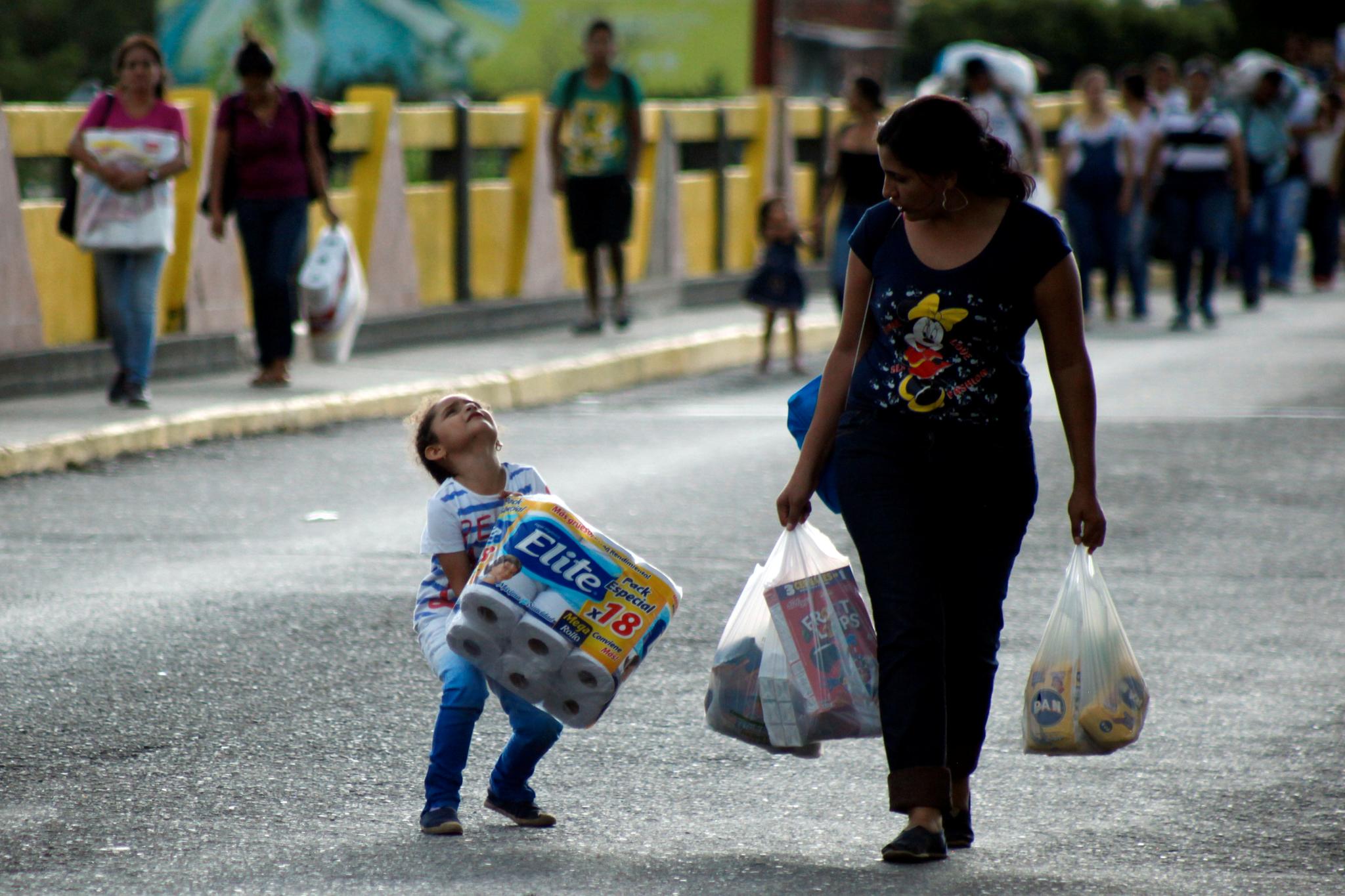 Vanlige venezuelanere sliter i landets økonomiske situasjon.
