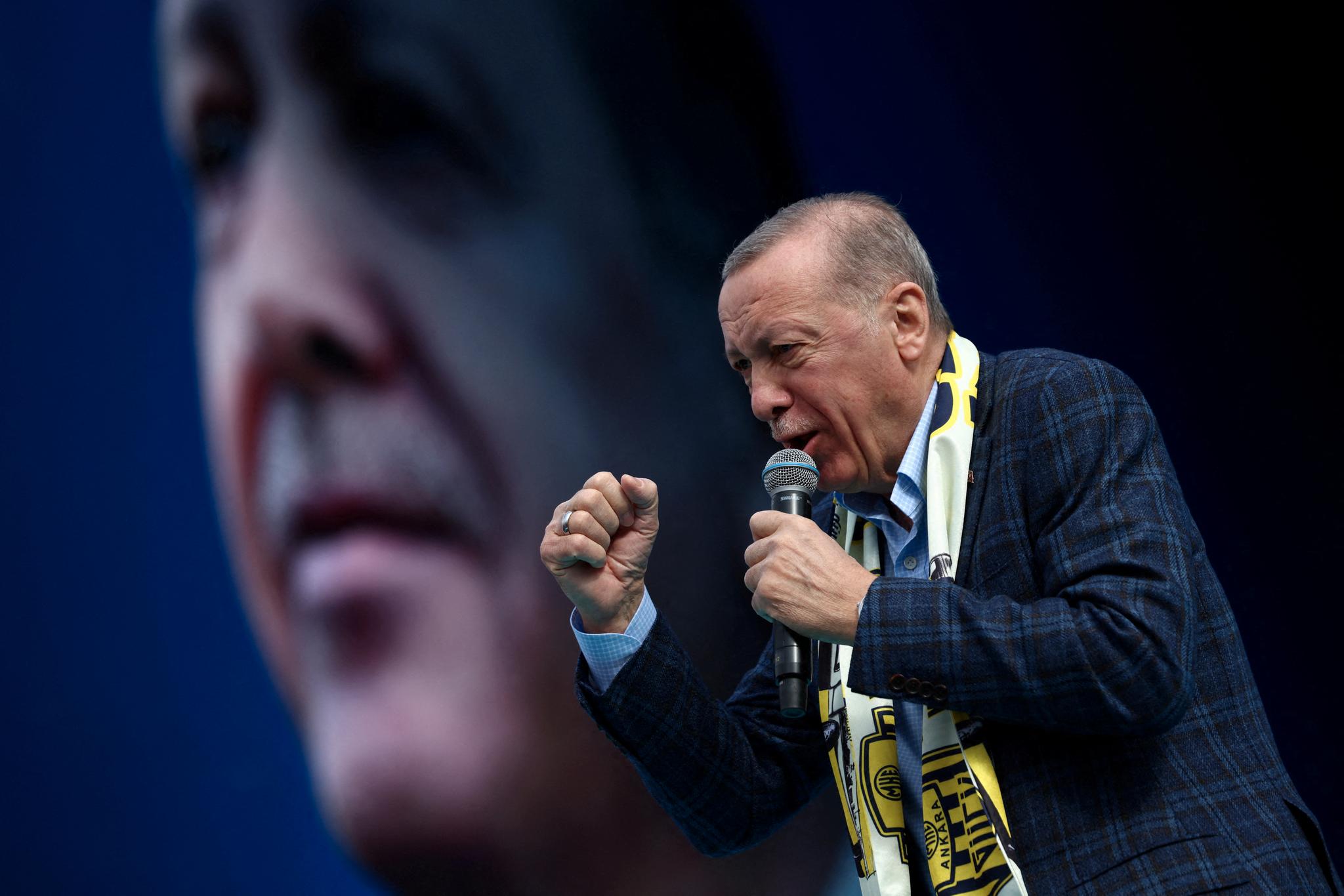 President Recep Tayyip Erdogan (bildet) ser Tyrkias fremtid som en regional stormakt, skriver kronikkforfatteren. Bildet er tatt i Ankara 30. april under valgkampen.