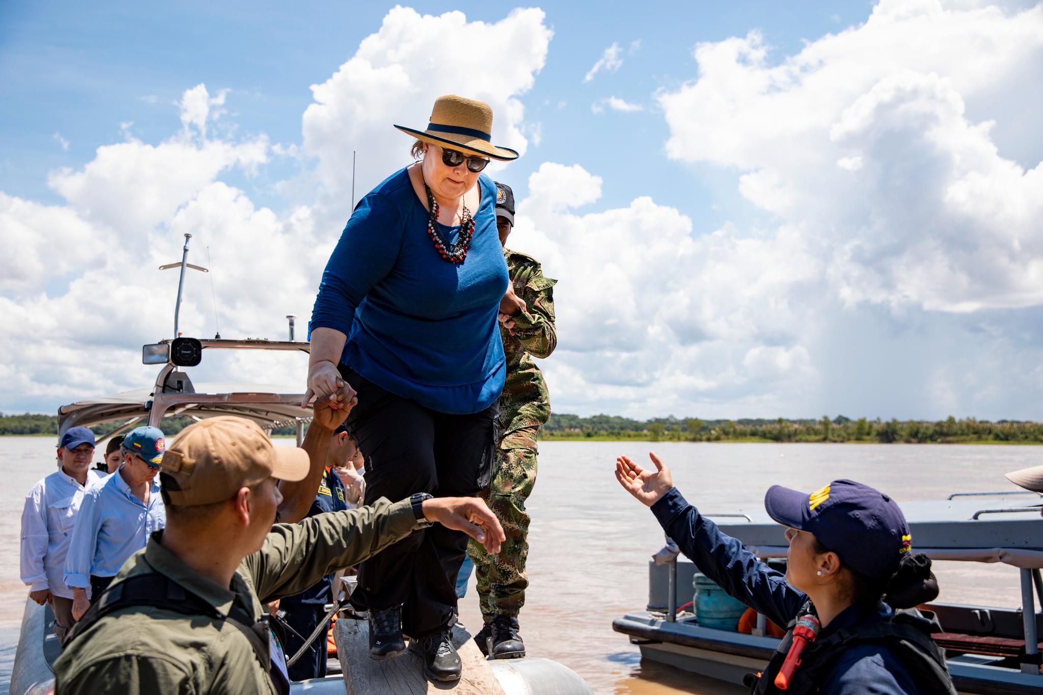 Statsminister Erna Solberg og klima- og miljøminister Ola Elvestuen er denne uken i Colombia, og besøkte tirsdag Amazonasregnskogen. 