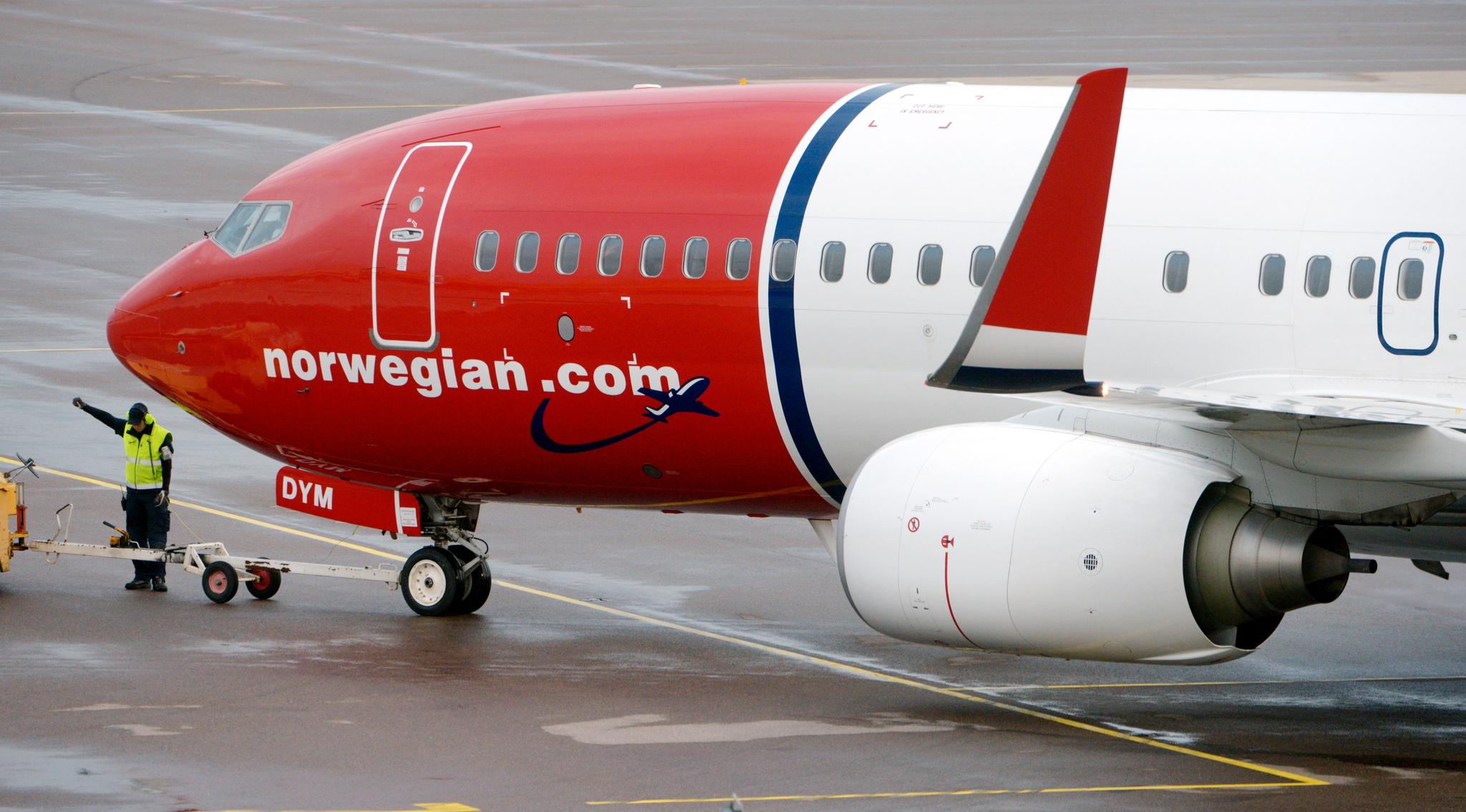 Dårlig vær og kraftig forsinkelse for Norwegian-fly fra Gatwick til Gardermoen. Passasjer Øystein Sandmo er lite fornøyd med flyselskapet.  