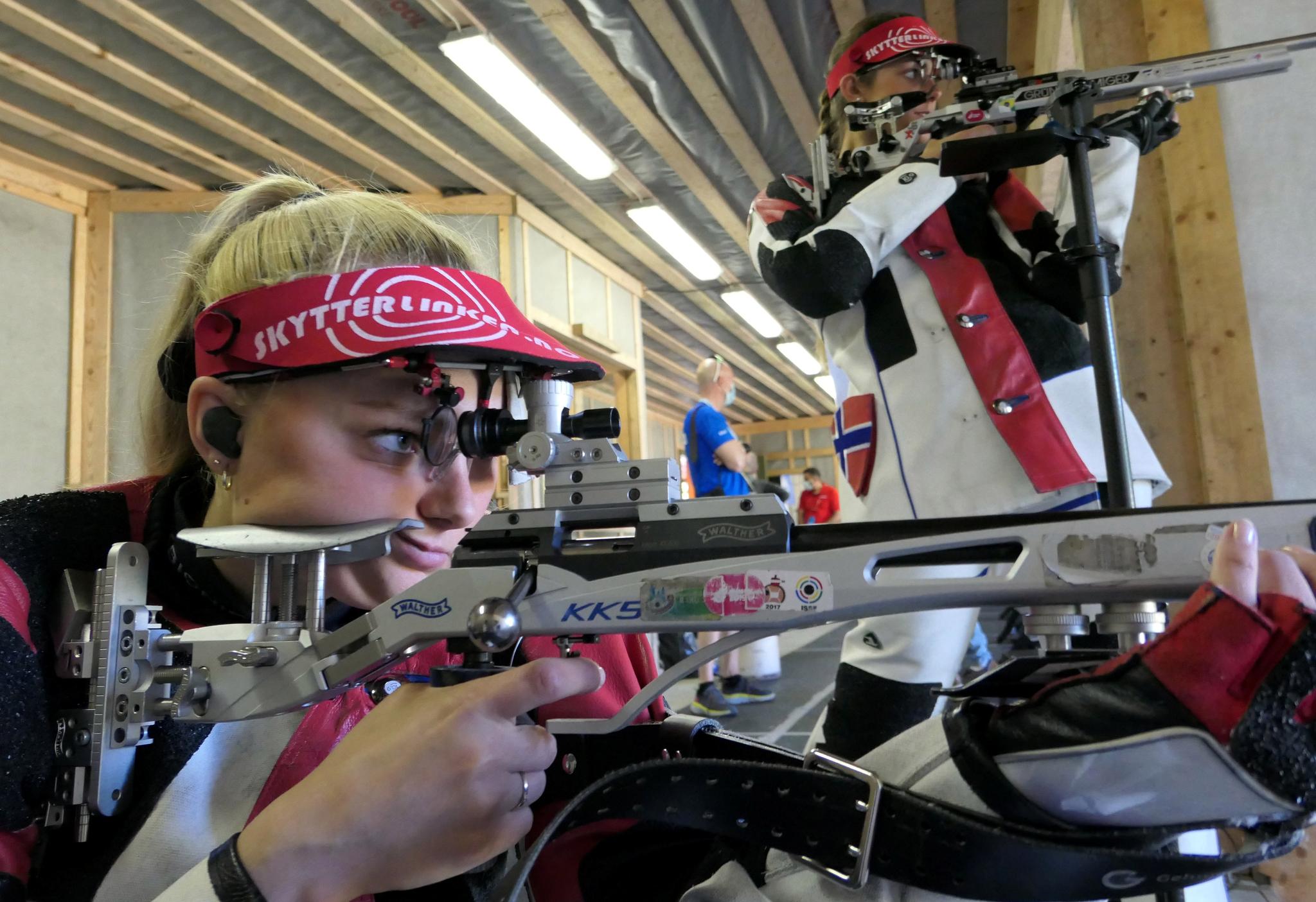 SIKTER HØYT: Jenny Stene (t.v.) og Jeanette Hegg Duestad er de to norske kvinnene i Tokyo-OL.