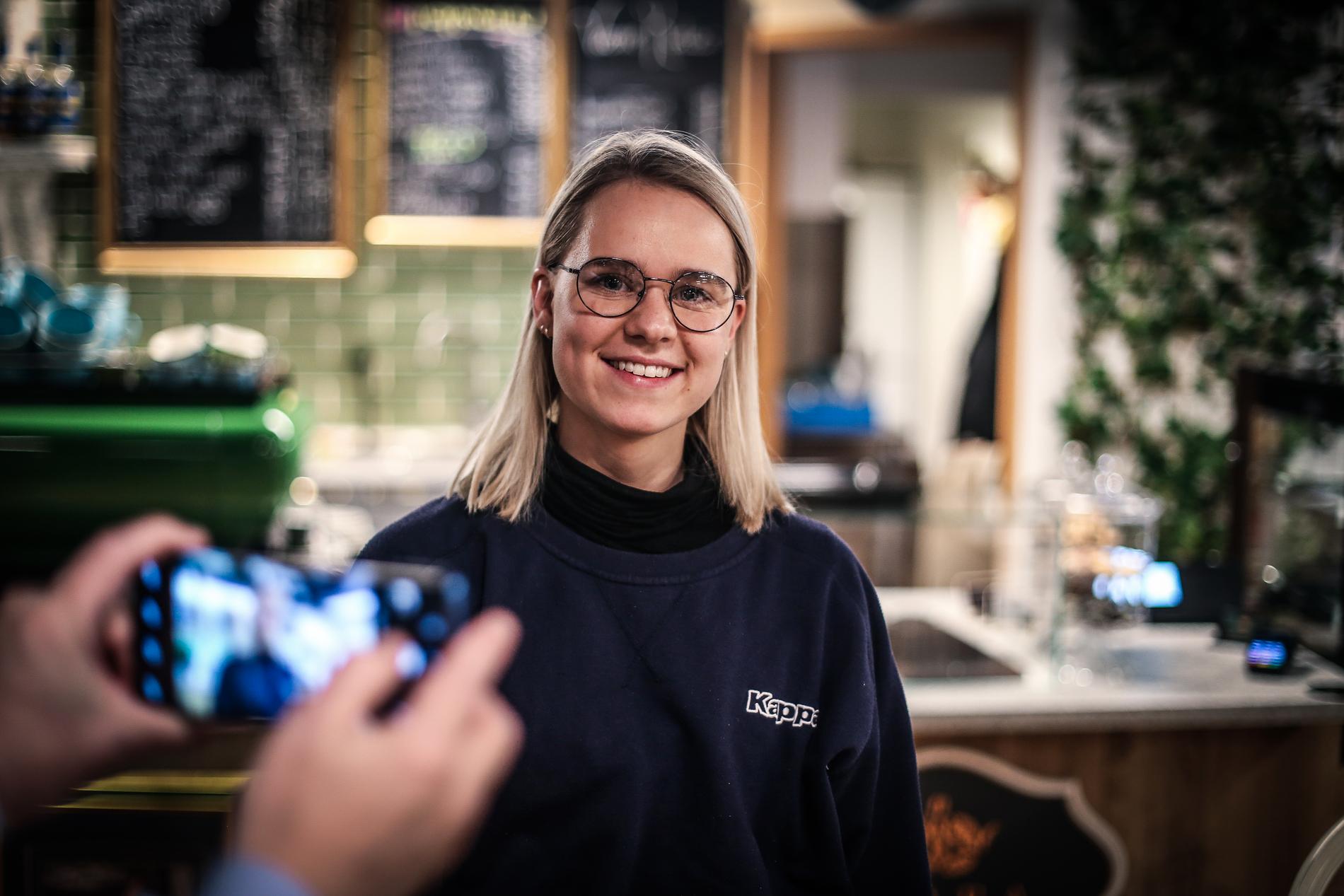 Hanne Marie Urdal (23) fra Søgne kapret førsteplassen i regionmesterskapet i kaffekunst, som ble arrangert søndag kveld på Tiara Kaffebrenner i Rådhusgata.