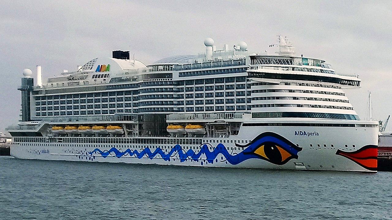  Denne cruisebåten blir den største, eller den som har plass til flest passasjer. Til Mekjarvik skal den legge til kai, kanskje med 4.350 passasjerer 6. juli. Foto: CC BY-SA 4.0