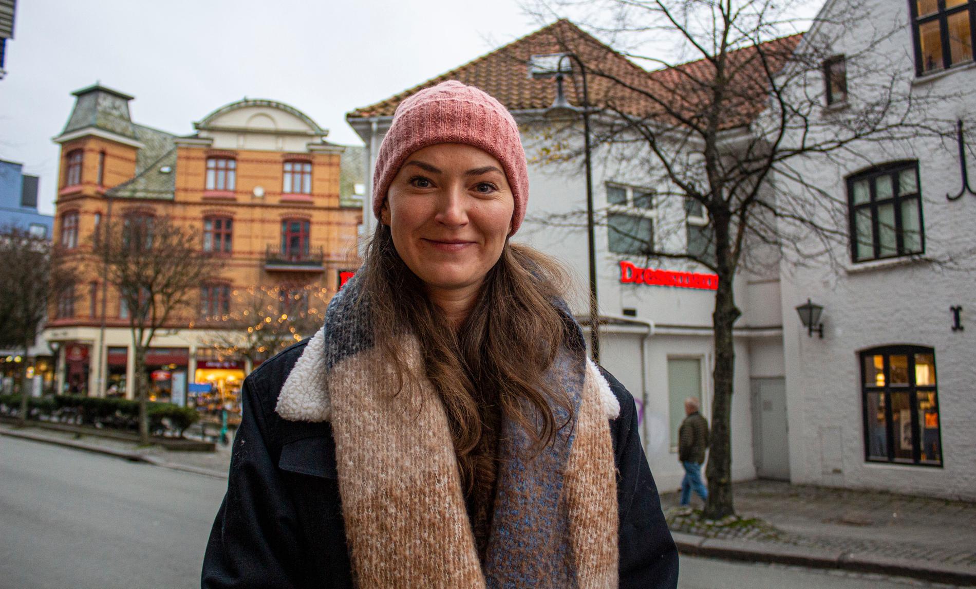 Sintija Treimane (30) kjøper gjerne brukt til seg selv, men er usikker på hva mottakeren vil tenke hvis man får noe brukt til jul.