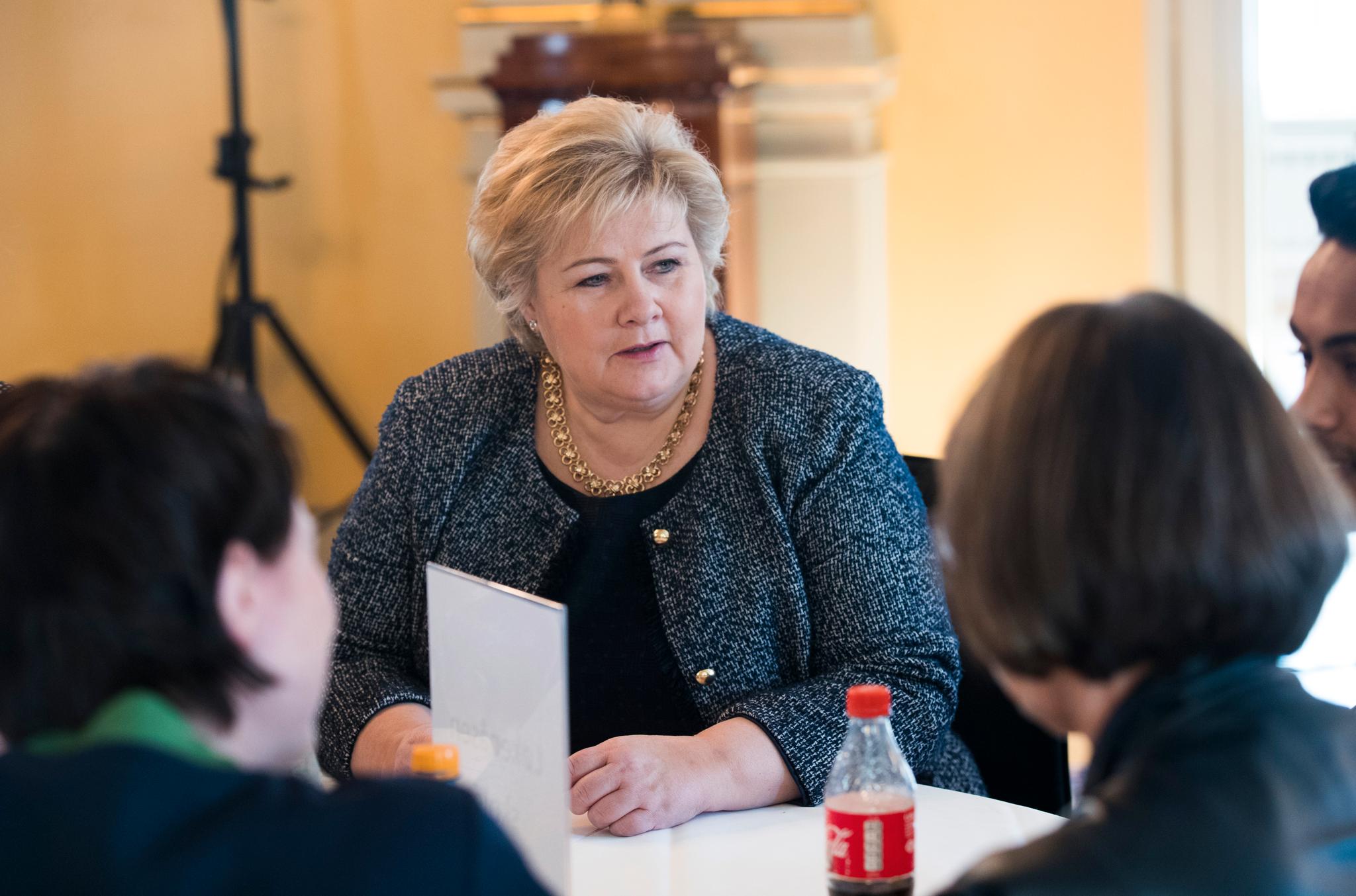 Det er ventet at statsminister Erna Solberg stiller kabinettsspørsmål i Stortinget tirsdag.