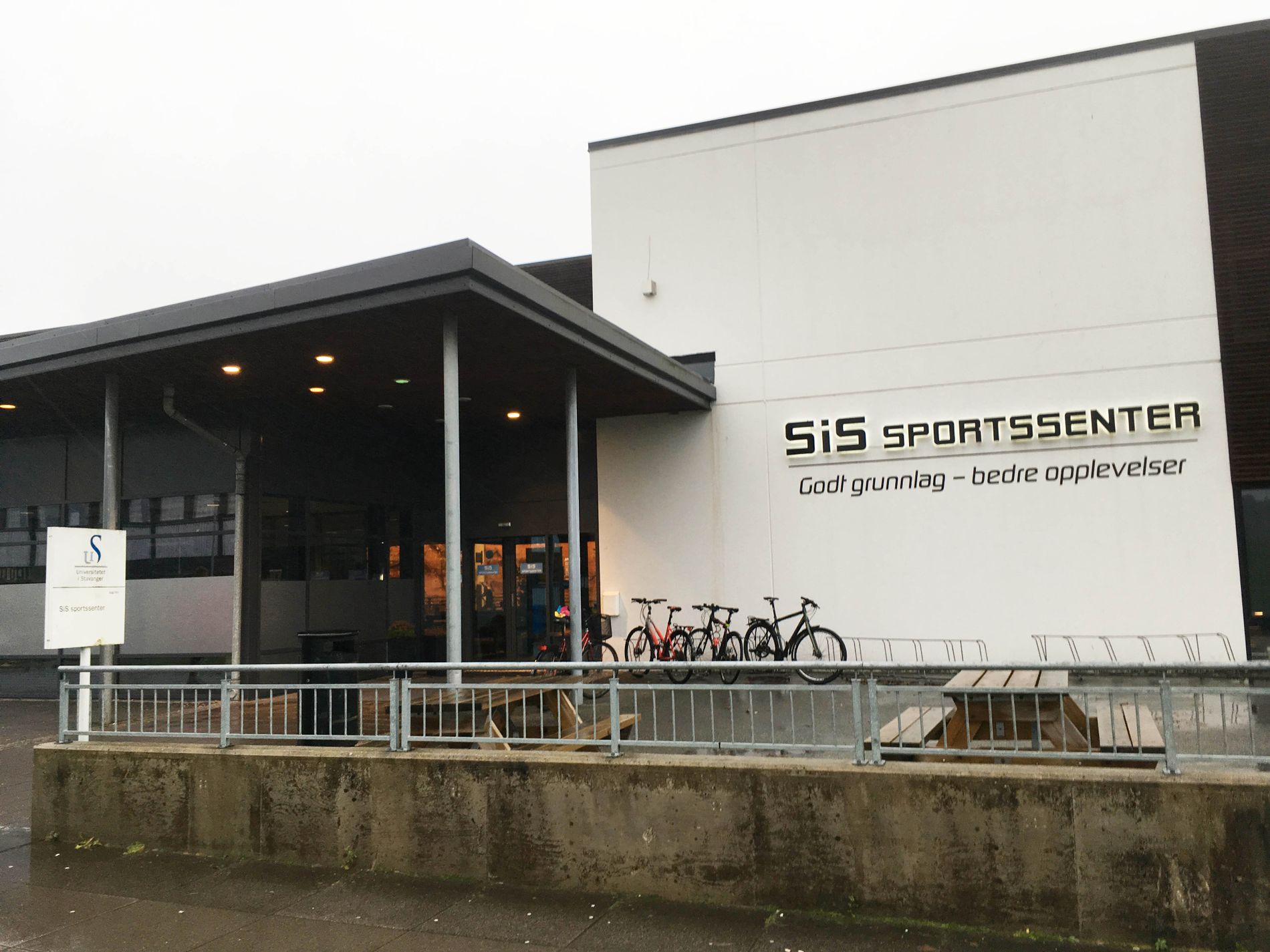 SiS Sportssenter ligger på campus til Universitetet i Stavanger. Rundt halvparten av medlemmene er studenter. 