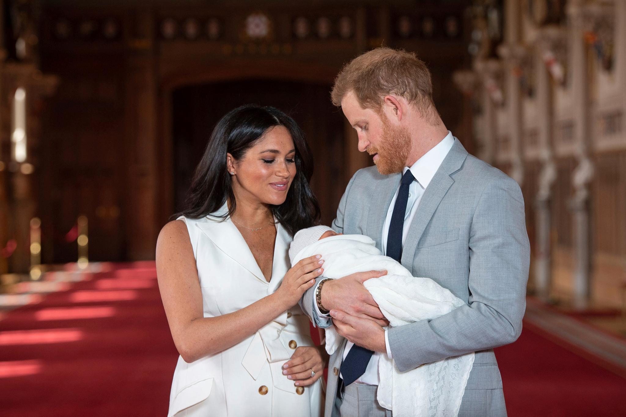 En av de mest kontroversielle uttalelsene i intervjuet handler om parets sønn Archie. Før fødselen skal angivelig et medlem av kongefamilien uttrykt bekymring for hvor mørk hudfarge han ville få. 