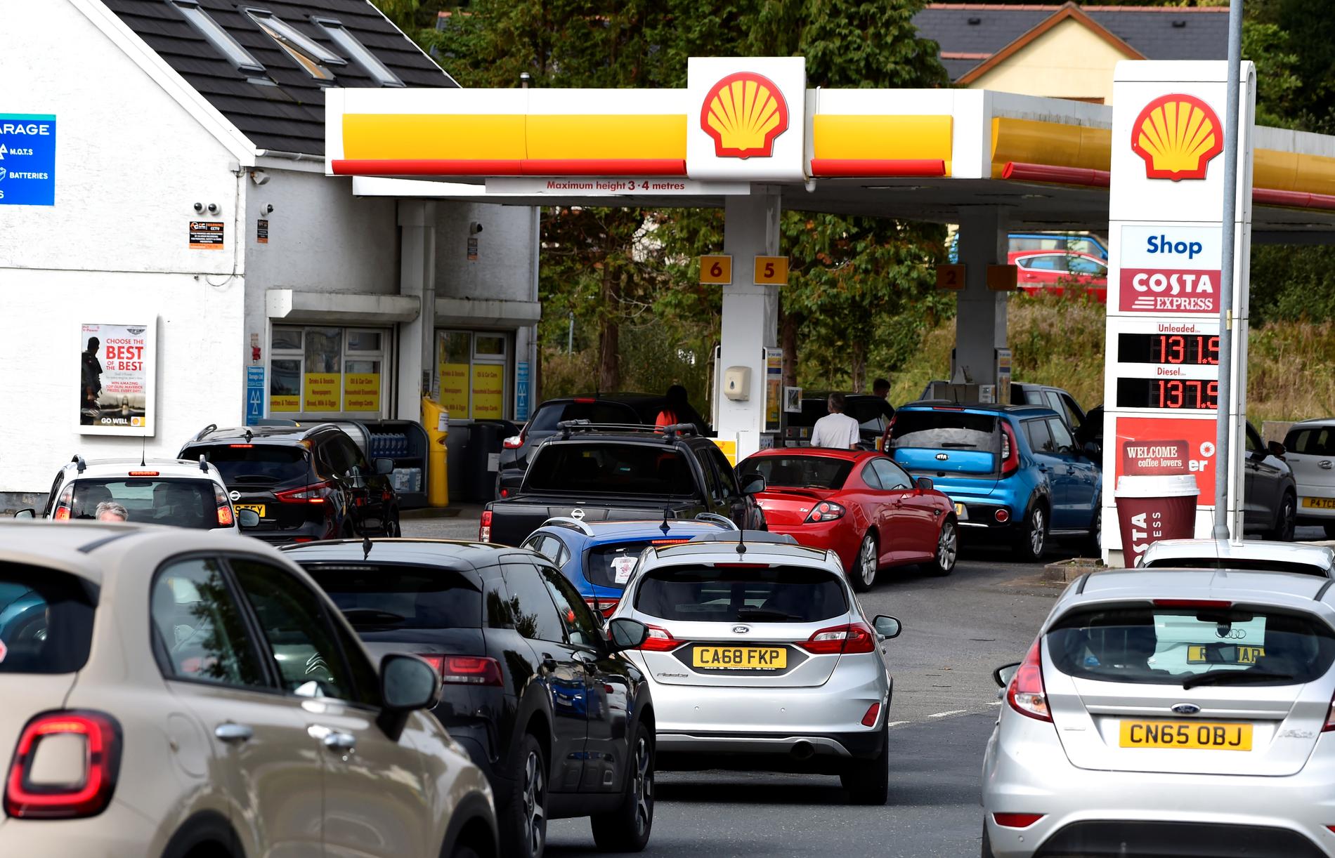 I september var det lange køer foran britiske bensinstasjoner med bilister på jakt etter drivstoff. 