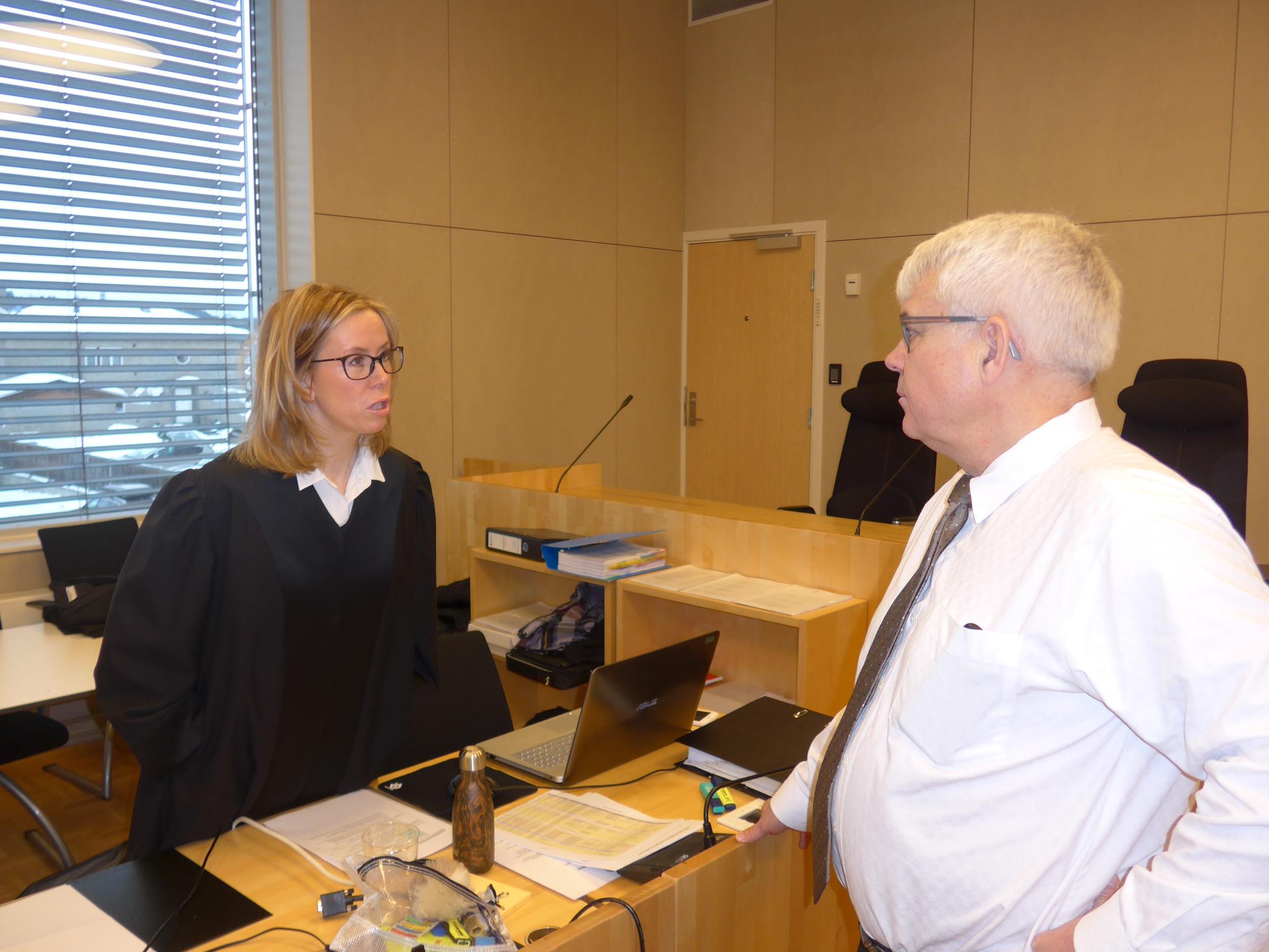 Statsadvokat Marit Formo er aktor, mens advokat Thomas Randby er forsvarer i rettssaken som startet på Hønefoss i formiddag. 