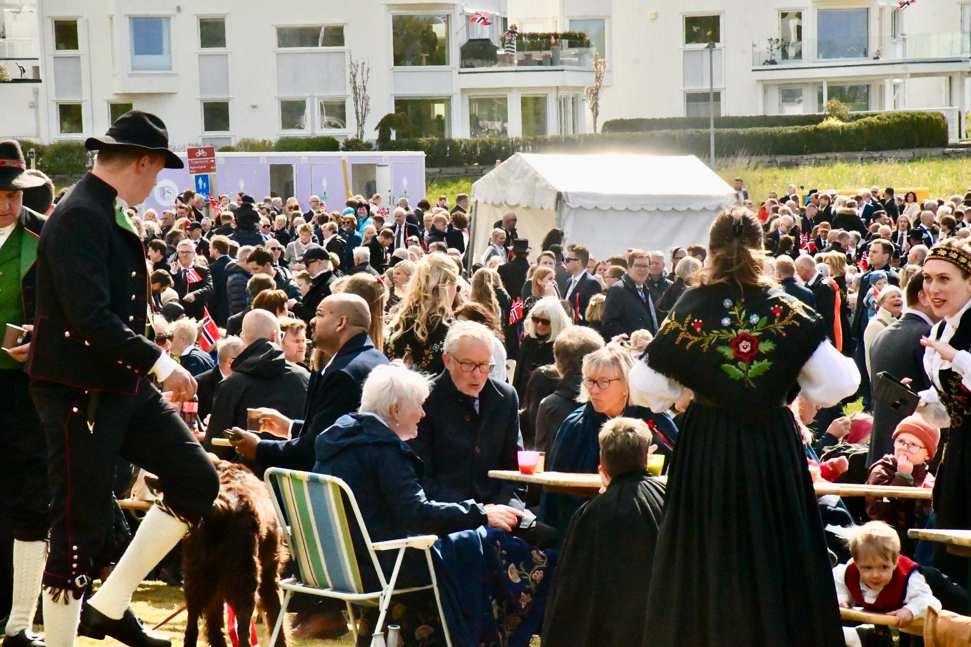 Flere tusen var til stede da 17. mai ble arrangert på Viste dette året. 