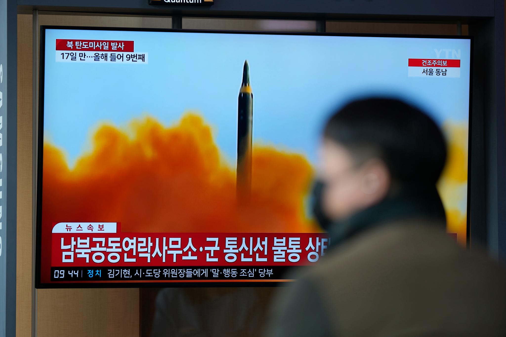 Nord-Korea testet torsdag det som kan være en ny type rakett. Etter raketten ble fyrt opp, ble innbyggerne på den japanske øya Hokkaido bedt om å umiddelbart søke tilflukt. Ordren ble senere trukket tilbake. 